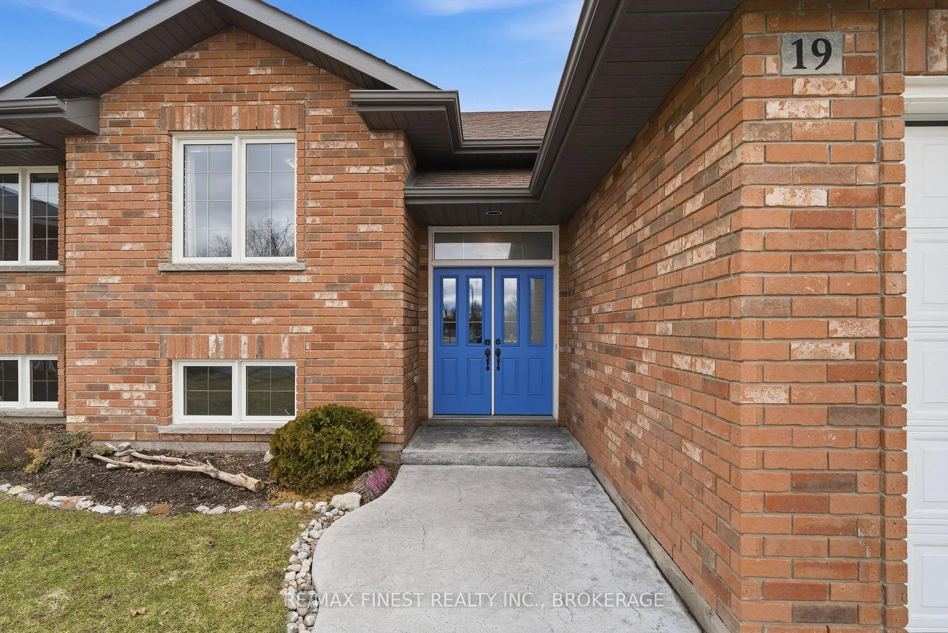 Photo 4 of 19 Freedom Crescent, Quinte West, Sidney Ward — HOMEH