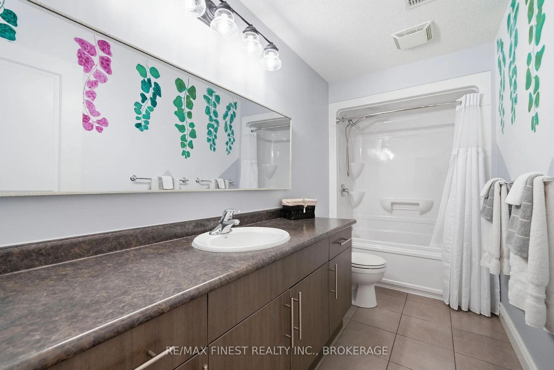Photo 33 of 19 Freedom Crescent, Quinte West, Sidney Ward — HOMEH