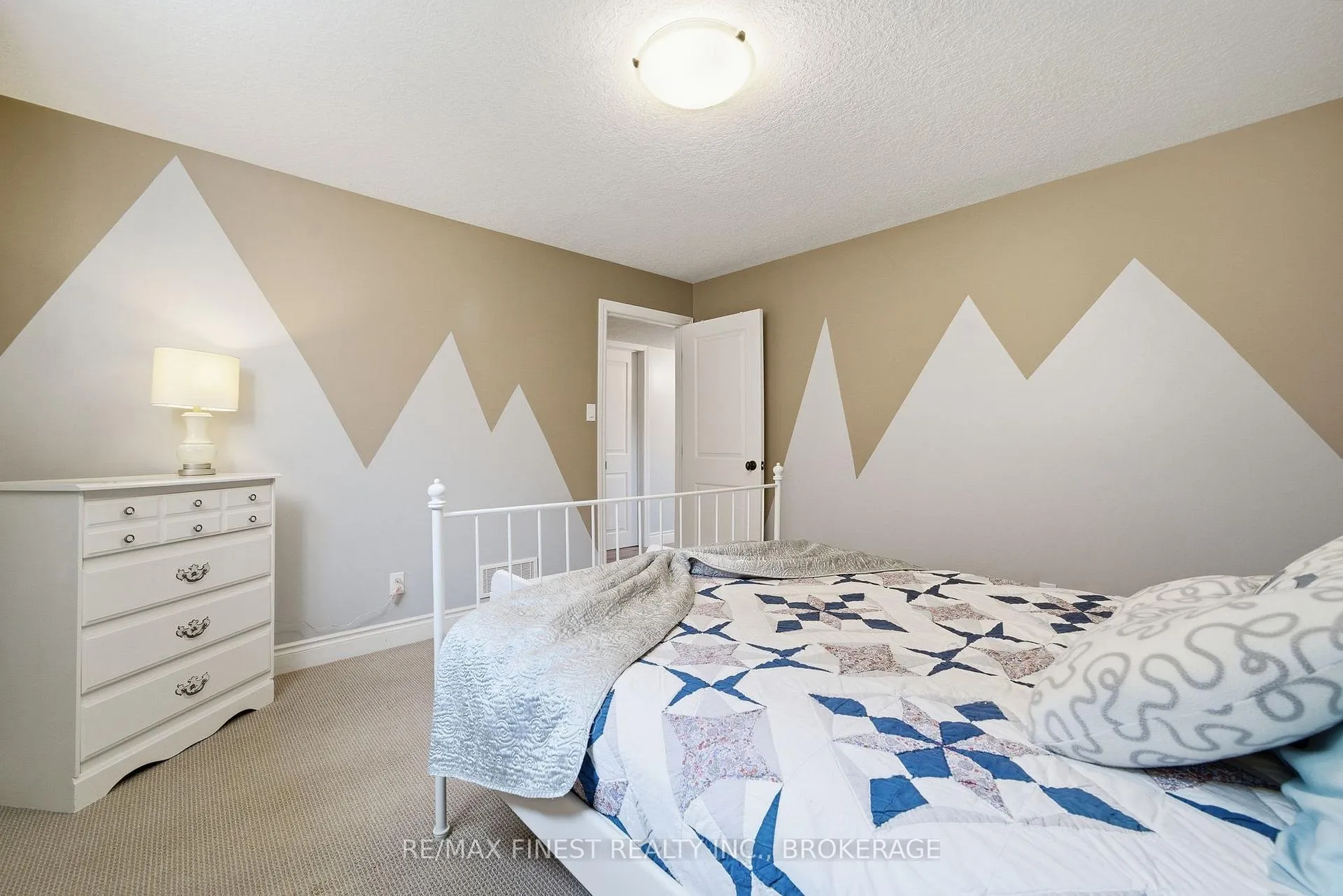 Photo 36 of 19 Freedom Crescent, Quinte West, Sidney Ward — HOMEH