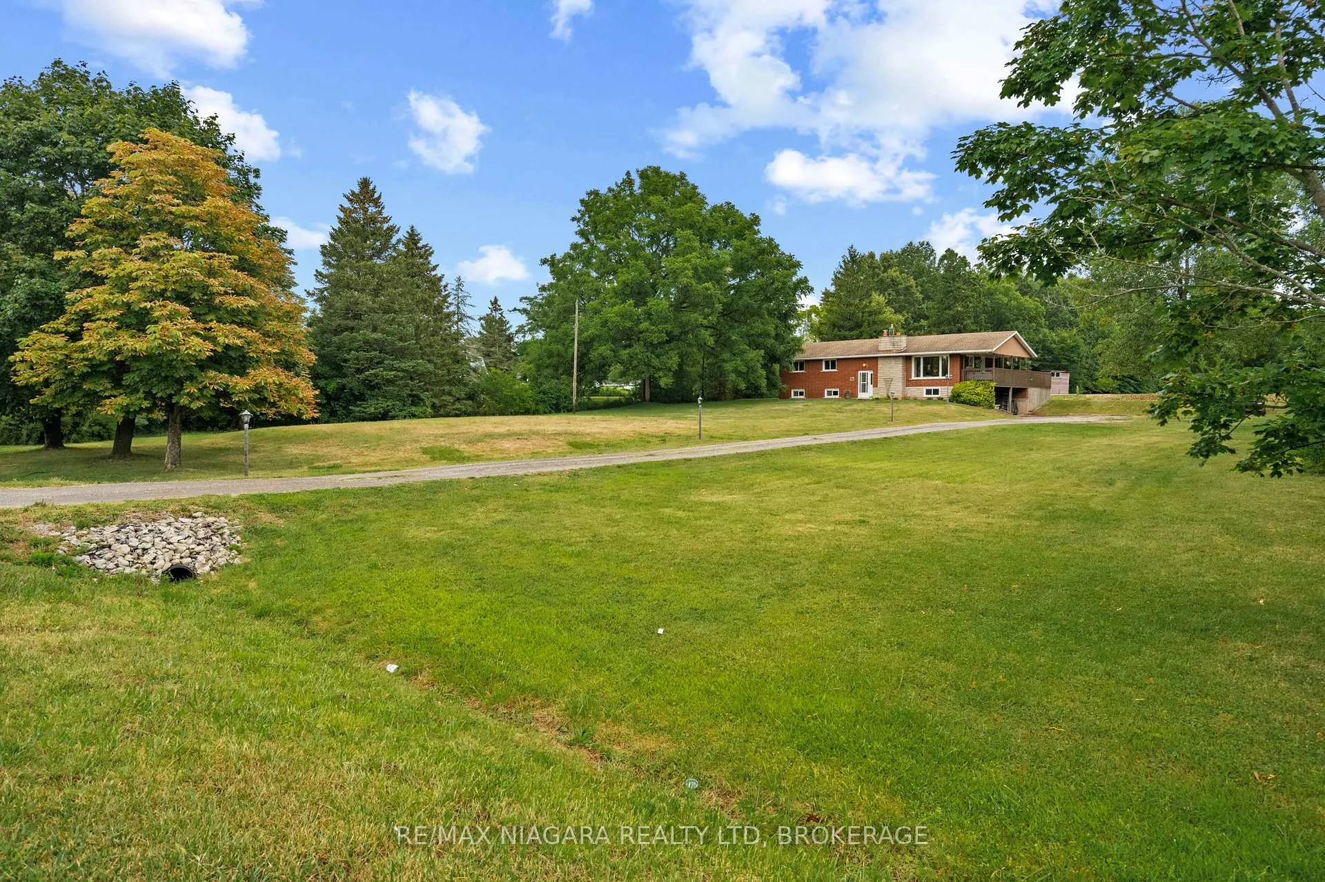 Photo 2 of 594 Doans Ridge Road, Welland, Cooks Mills — HOMEH