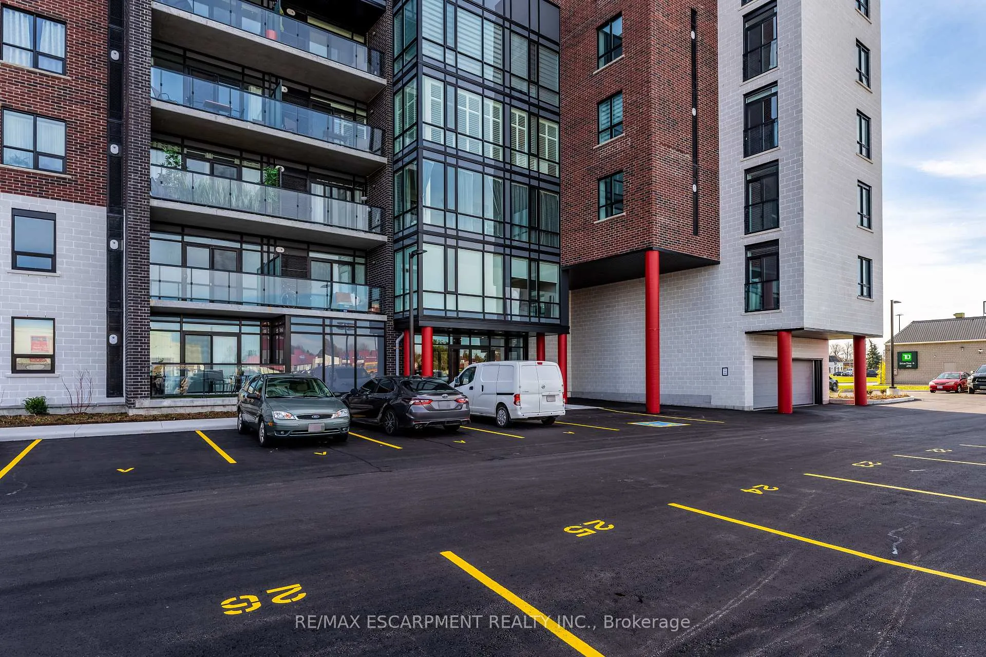Photo 3 of Unit 504, 5 Hamilton Street, Hamilton, Waterdown — HOMEH
