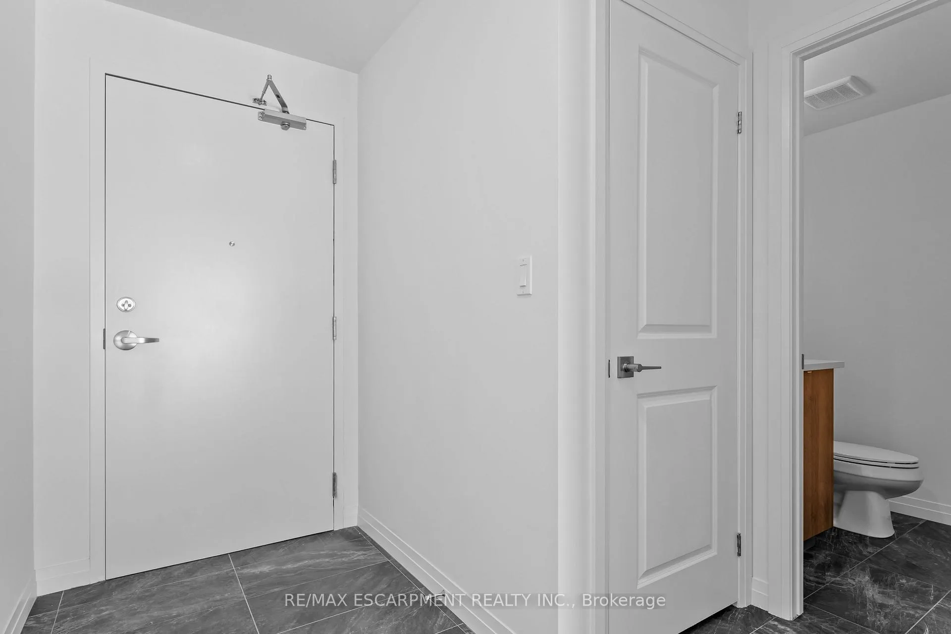 Photo 4 of Unit 504, 5 Hamilton Street, Hamilton, Waterdown — HOMEH