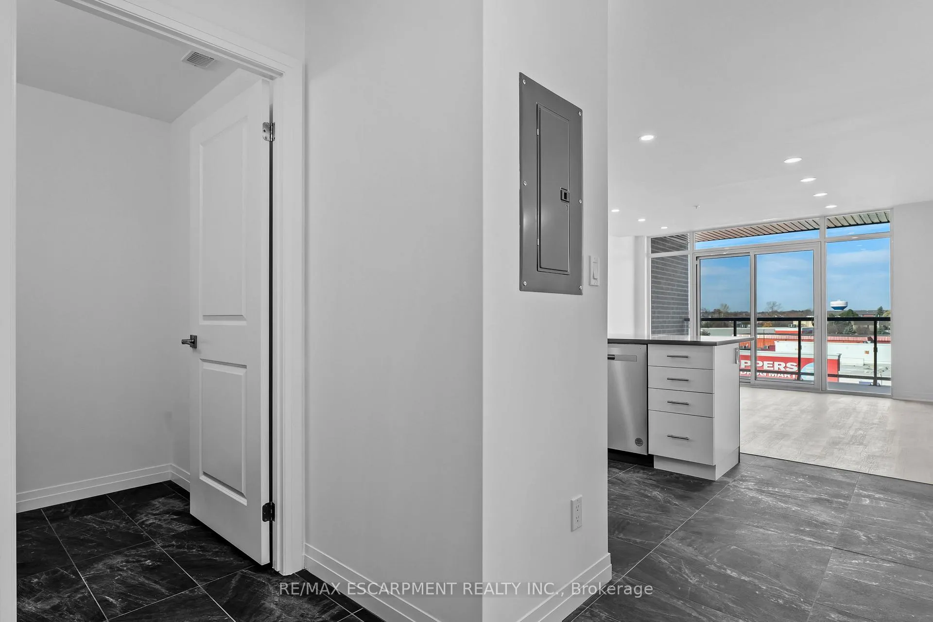 Photo 5 of Unit 504, 5 Hamilton Street, Hamilton, Waterdown — HOMEH