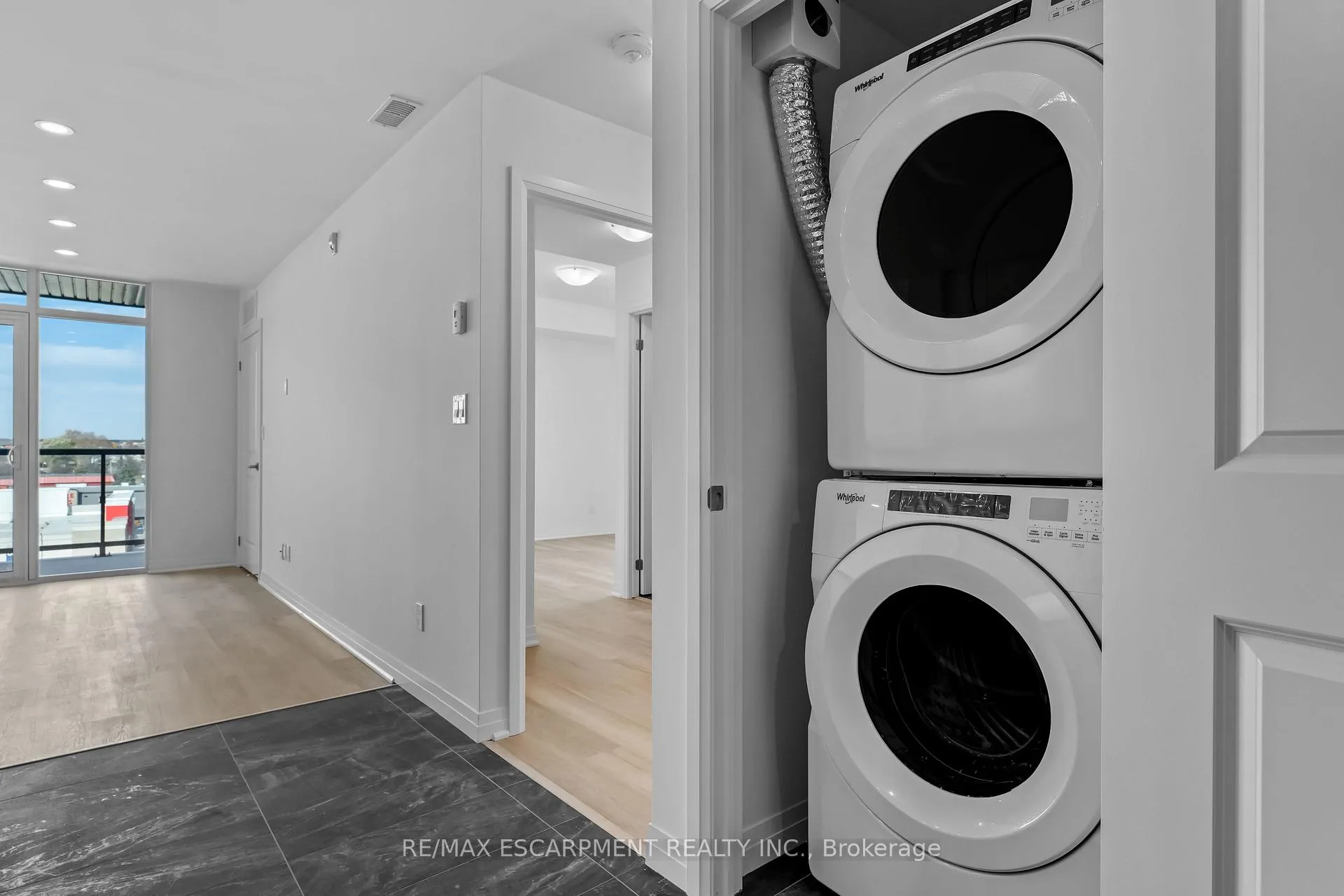 Photo 7 of Unit 504, 5 Hamilton Street, Hamilton, Waterdown — HOMEH