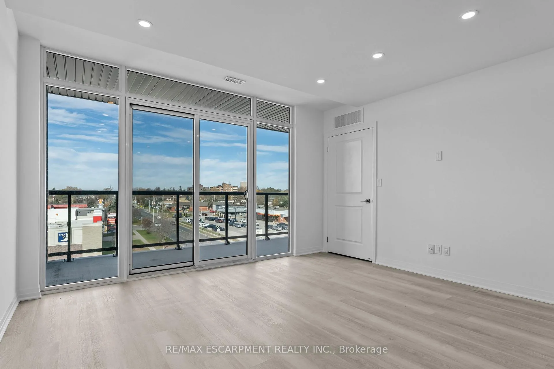Photo 13 of Unit 504, 5 Hamilton Street, Hamilton, Waterdown — HOMEH