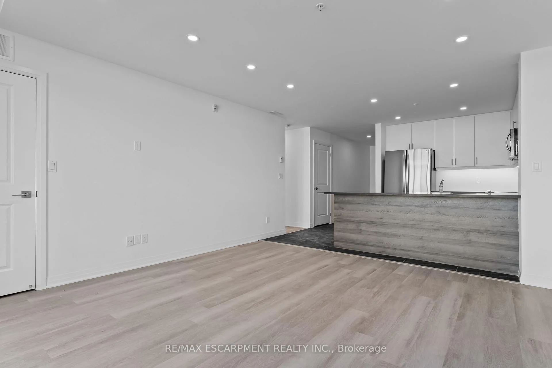 Photo 17 of Unit 504, 5 Hamilton Street, Hamilton, Waterdown — HOMEH