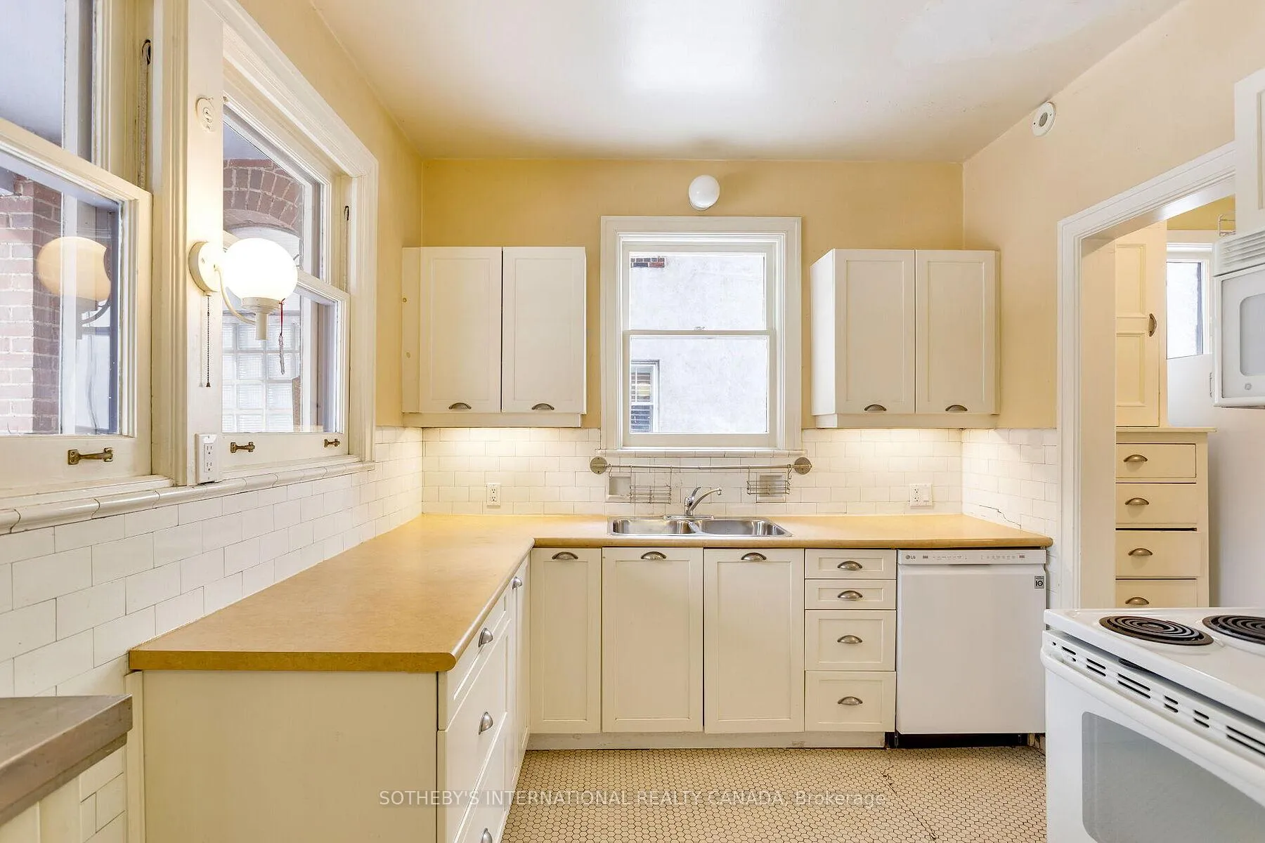 Photo 22 of 16 Rose Park Crescent, Toronto, Rosedale-Moore Park — HOMEH
