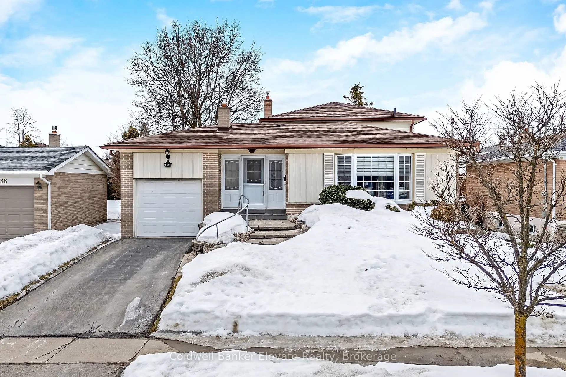 Photo 3 of 234 Delrex Boulevard, Halton Hills, Georgetown — HOMEH