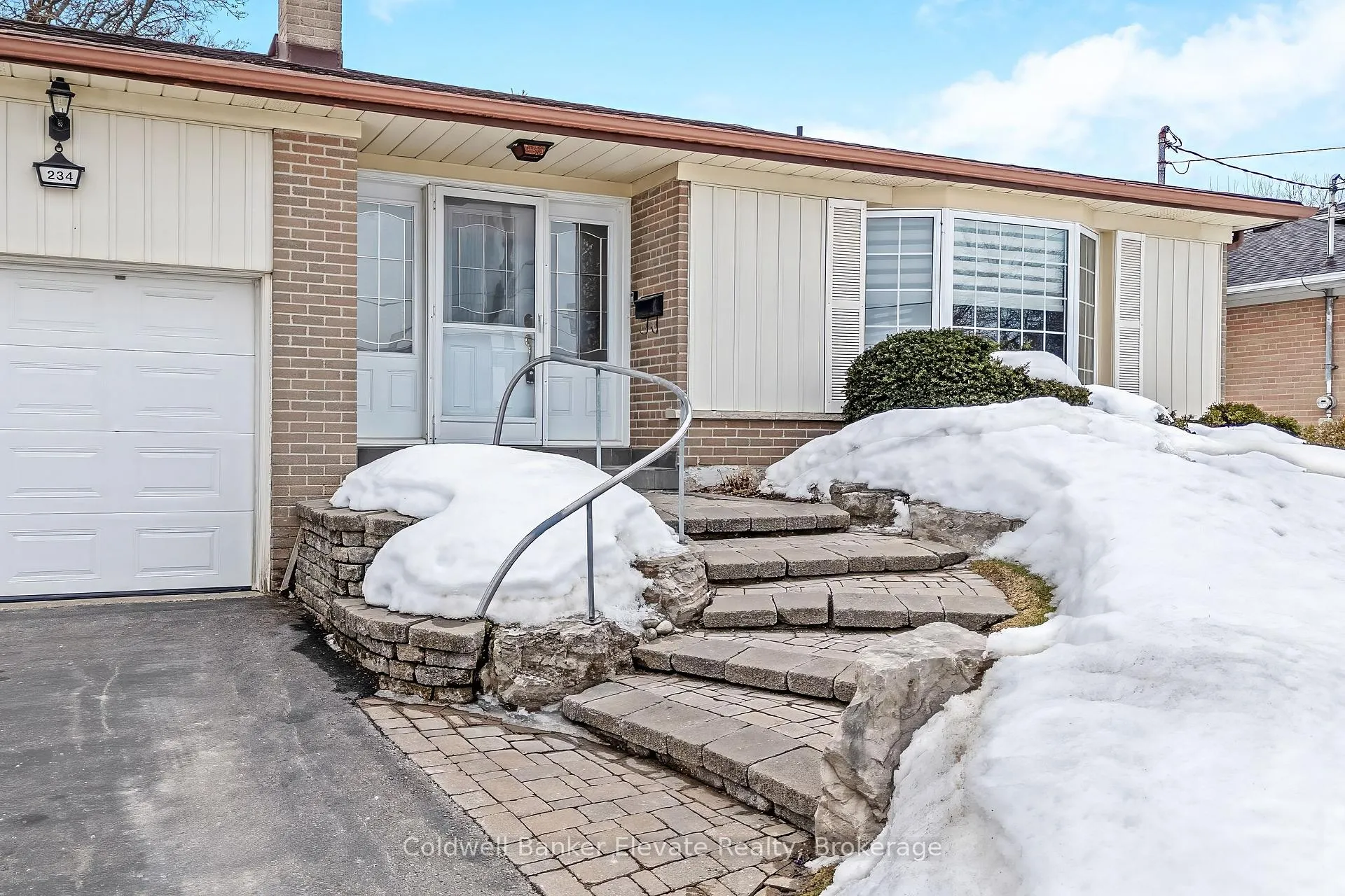 Photo 4 of 234 Delrex Boulevard, Halton Hills, Georgetown — HOMEH
