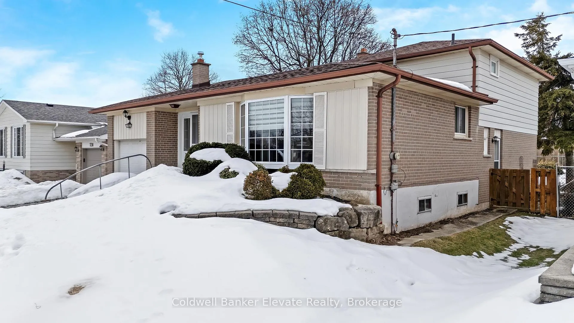 Photo 5 of 234 Delrex Boulevard, Halton Hills, Georgetown — HOMEH