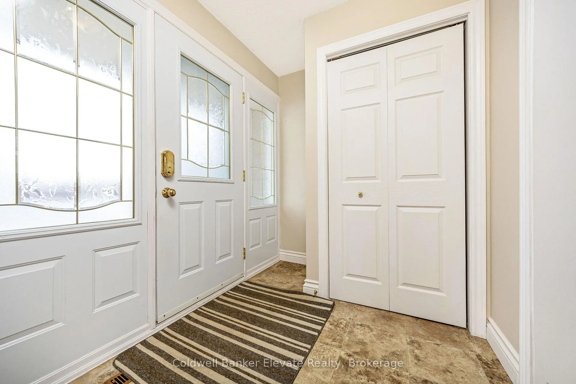 Photo 6 of 234 Delrex Boulevard, Halton Hills, Georgetown — HOMEH