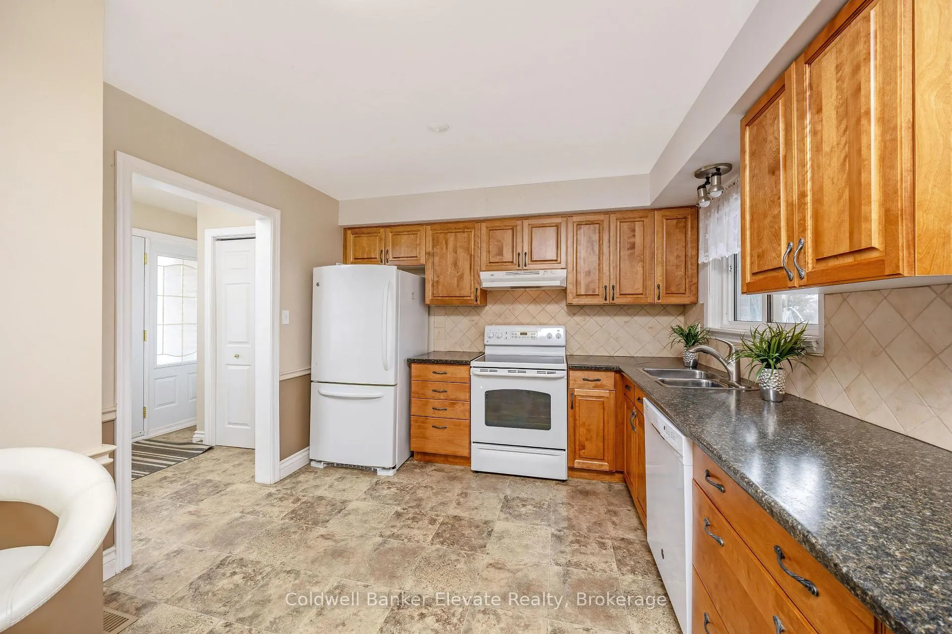 Photo 15 of 234 Delrex Boulevard, Halton Hills, Georgetown — HOMEH