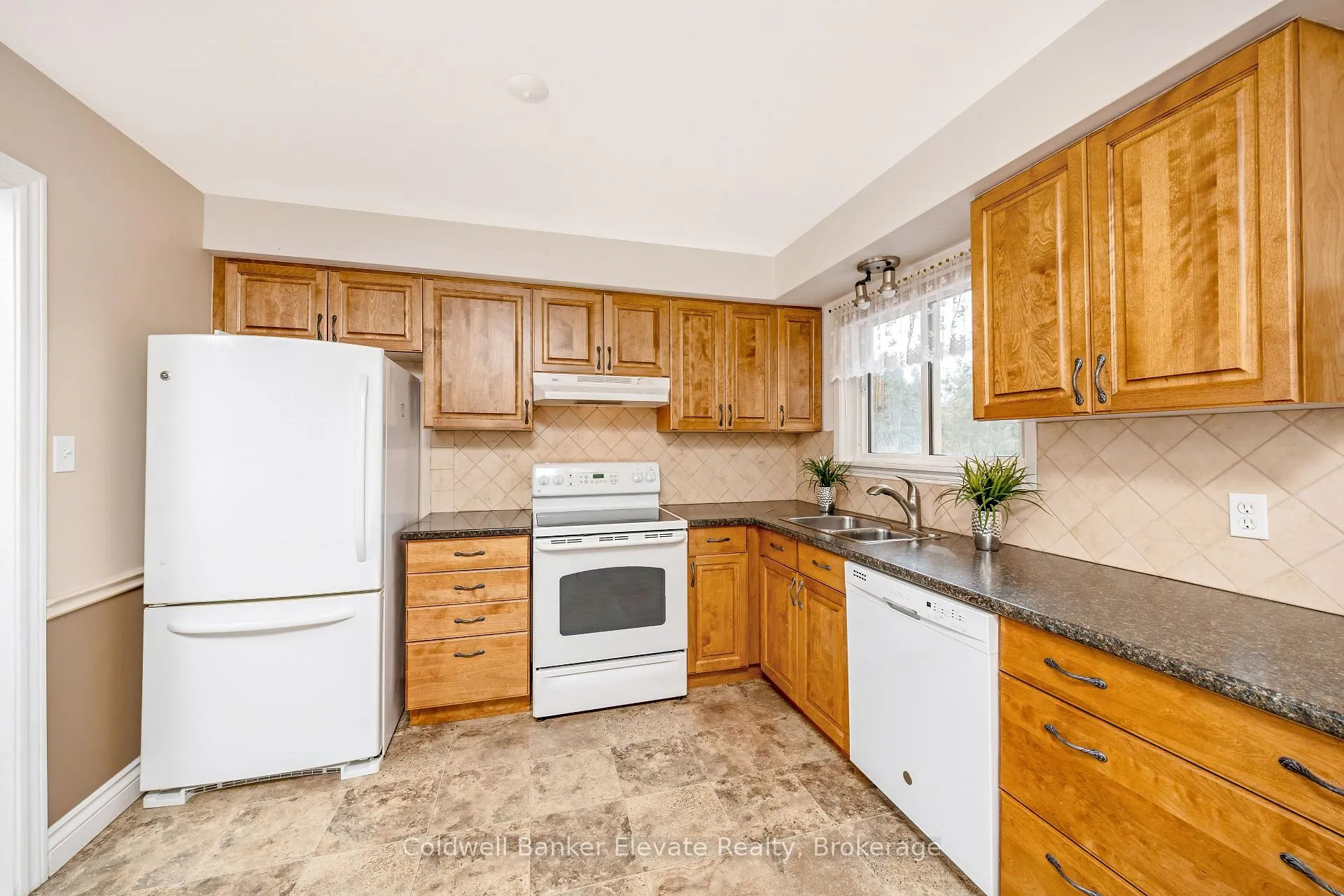 Photo 16 of 234 Delrex Boulevard, Halton Hills, Georgetown — HOMEH