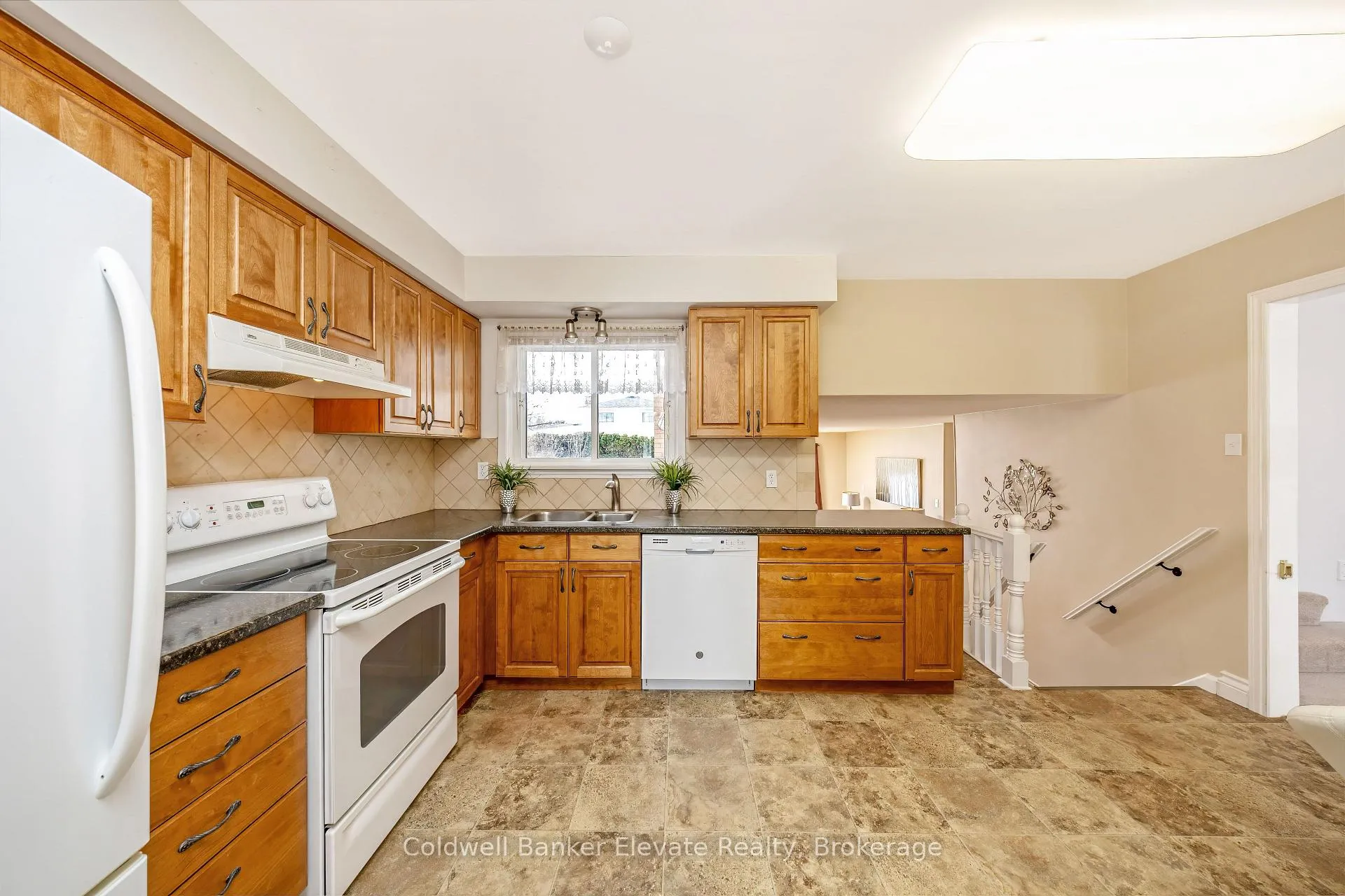 Photo 17 of 234 Delrex Boulevard, Halton Hills, Georgetown — HOMEH