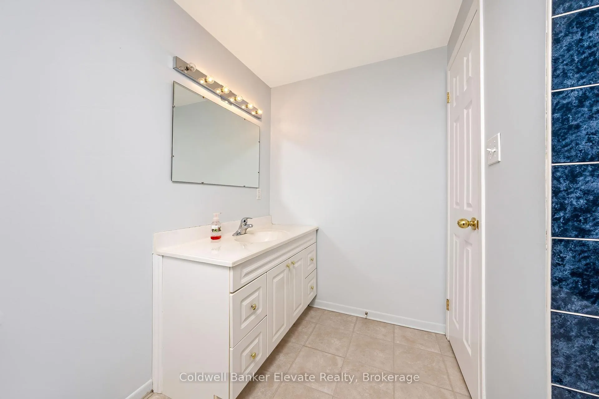 Photo 29 of 234 Delrex Boulevard, Halton Hills, Georgetown — HOMEH