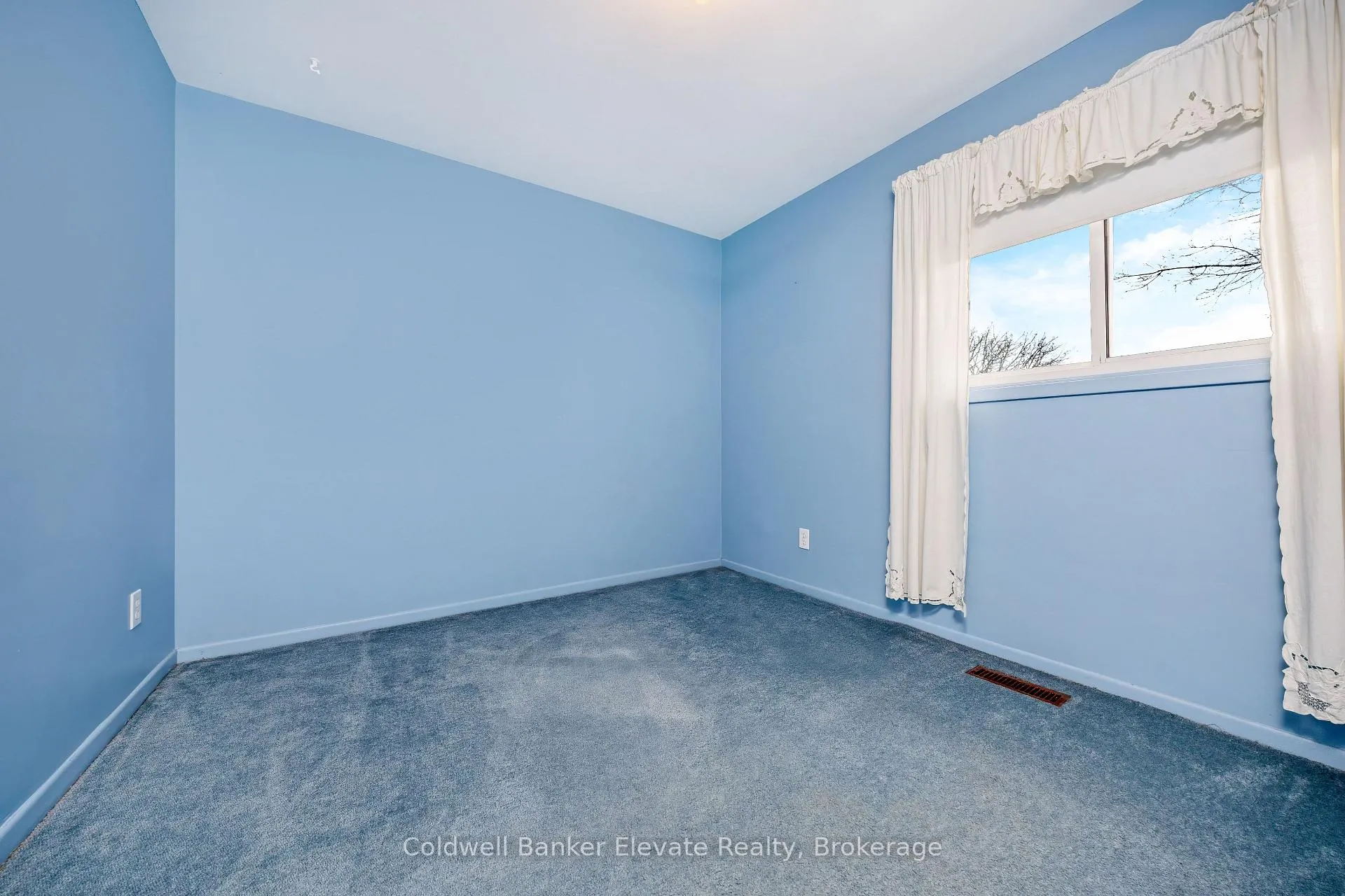 Photo 33 of 234 Delrex Boulevard, Halton Hills, Georgetown — HOMEH