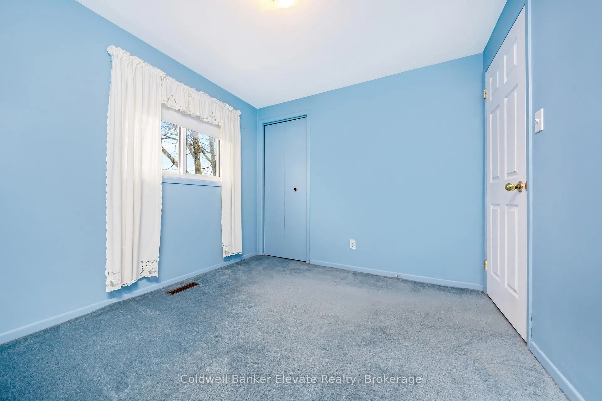 Photo 34 of 234 Delrex Boulevard, Halton Hills, Georgetown — HOMEH