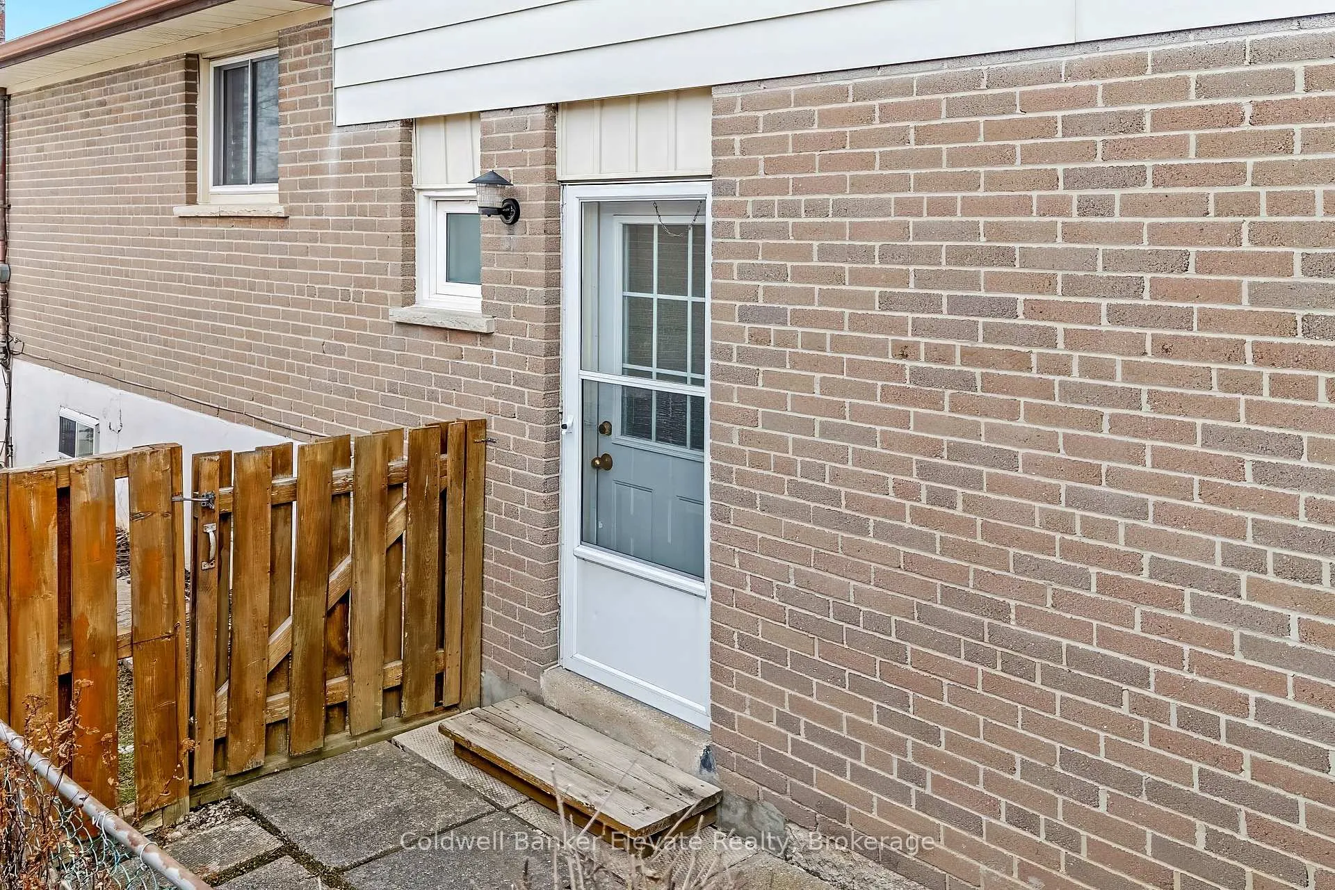 Photo 42 of 234 Delrex Boulevard, Halton Hills, Georgetown — HOMEH