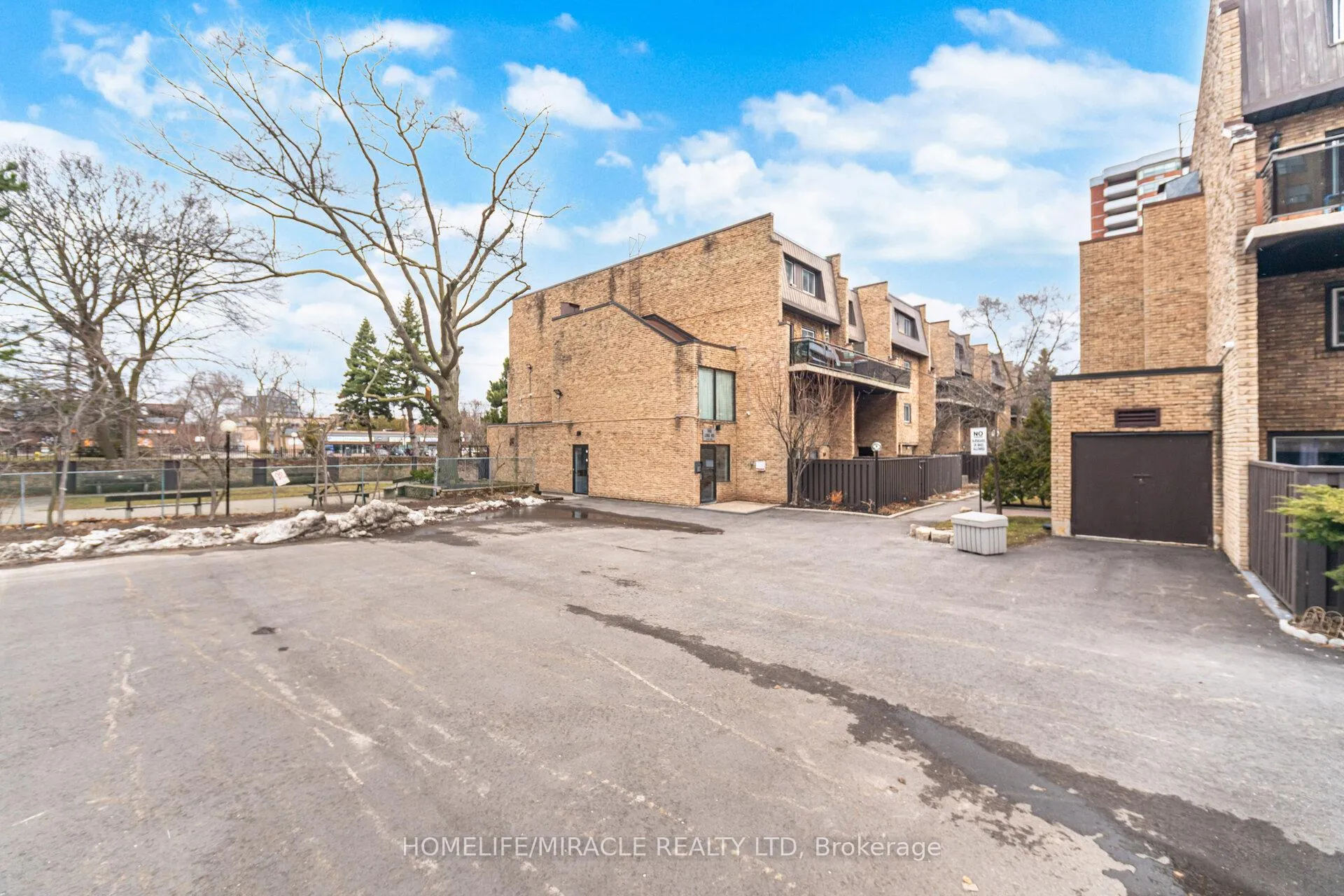 Front of Unit 103, 140 Ling Road