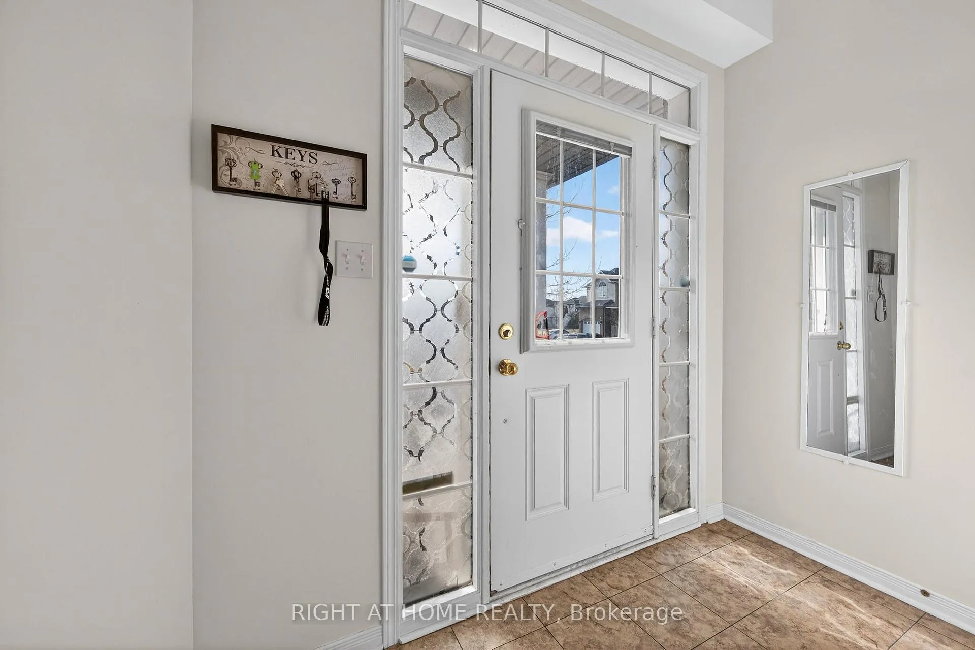 Photo 2 of Unit 12, 1070 Glenbourne Drive, Oshawa, Pinecrest — HOMEH