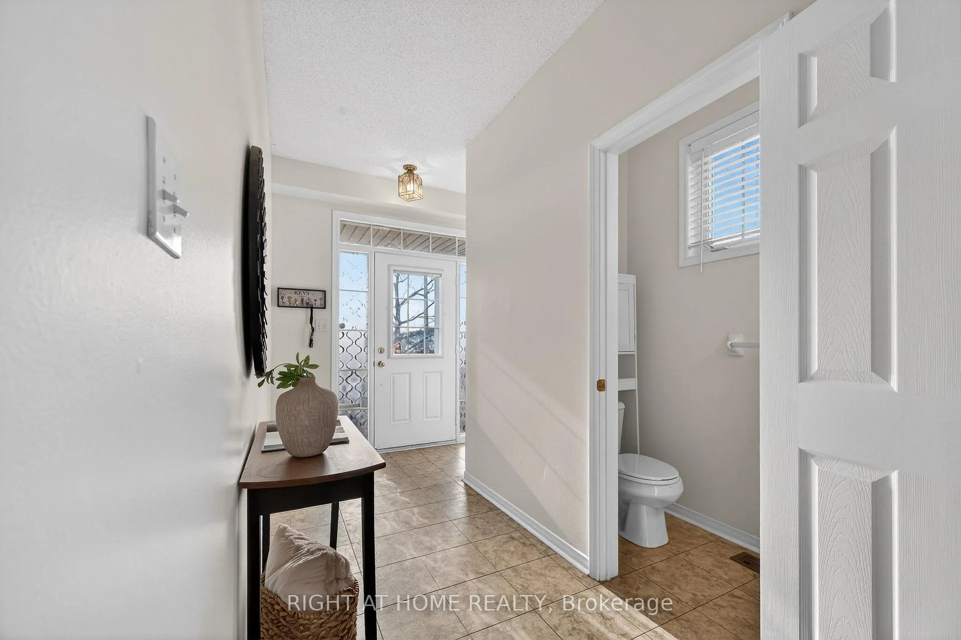 Photo 3 of Unit 12, 1070 Glenbourne Drive, Oshawa, Pinecrest — HOMEH