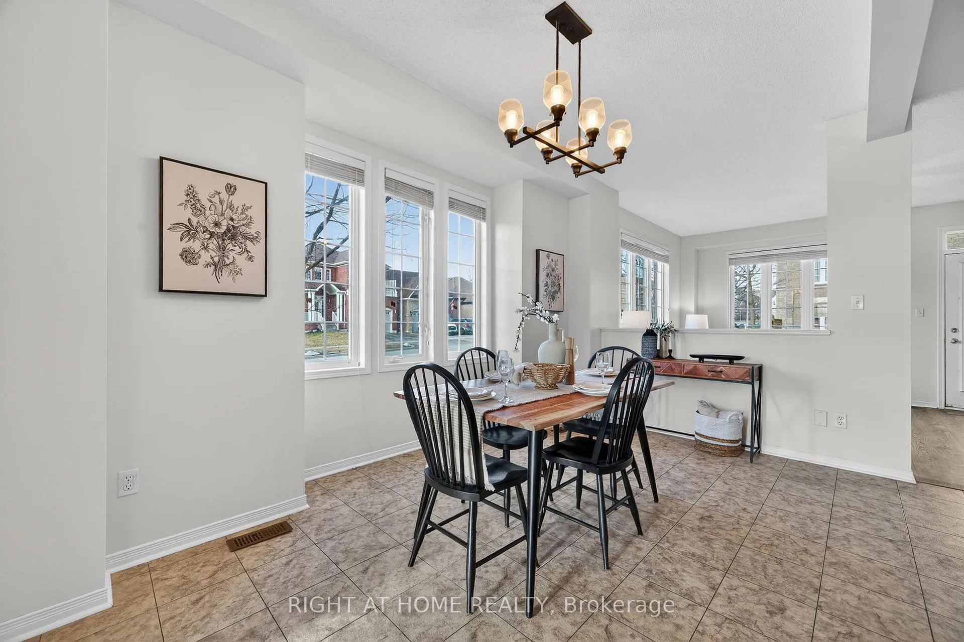 Photo 5 of Unit 12, 1070 Glenbourne Drive, Oshawa, Pinecrest — HOMEH
