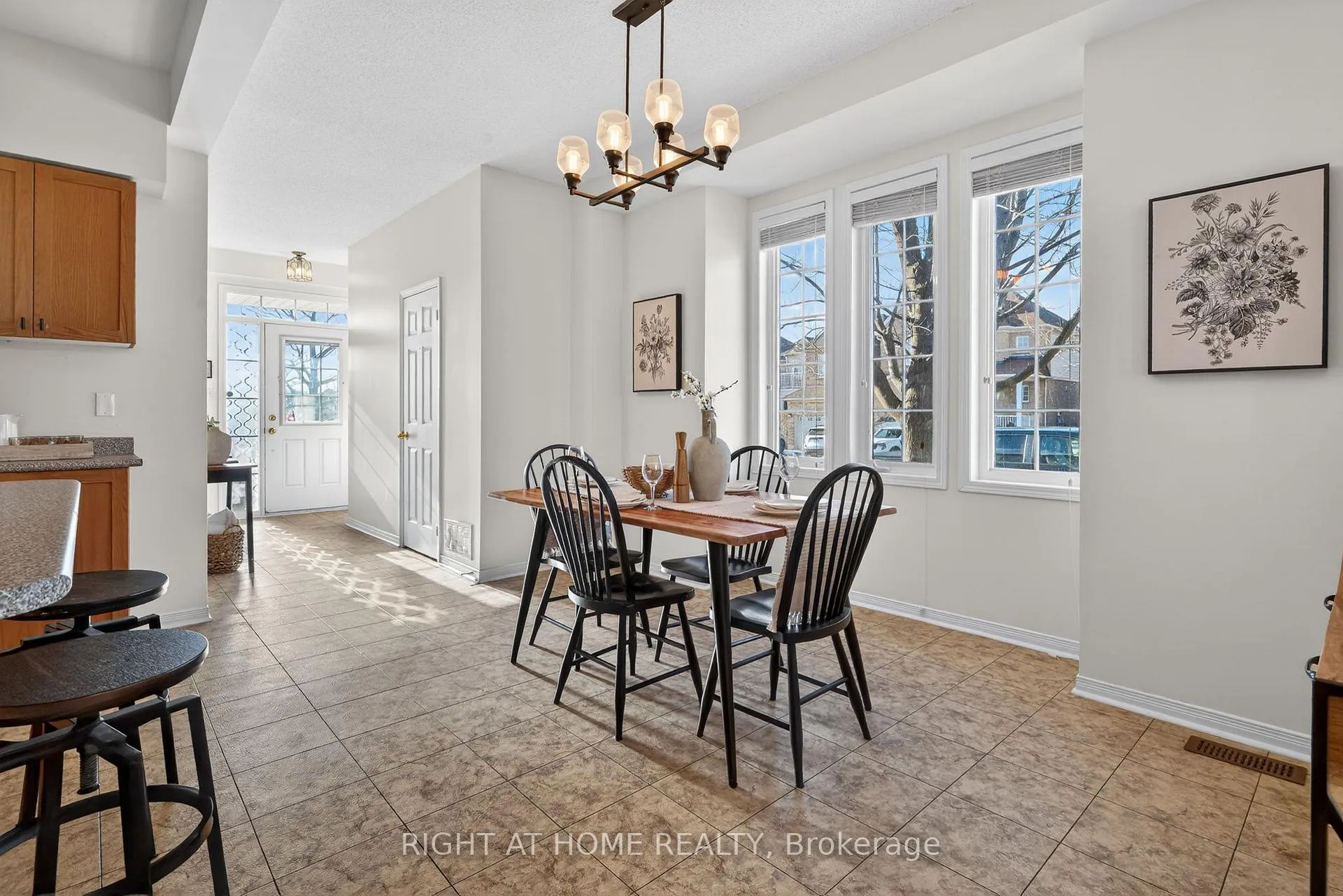 Photo 7 of Unit 12, 1070 Glenbourne Drive, Oshawa, Pinecrest — HOMEH