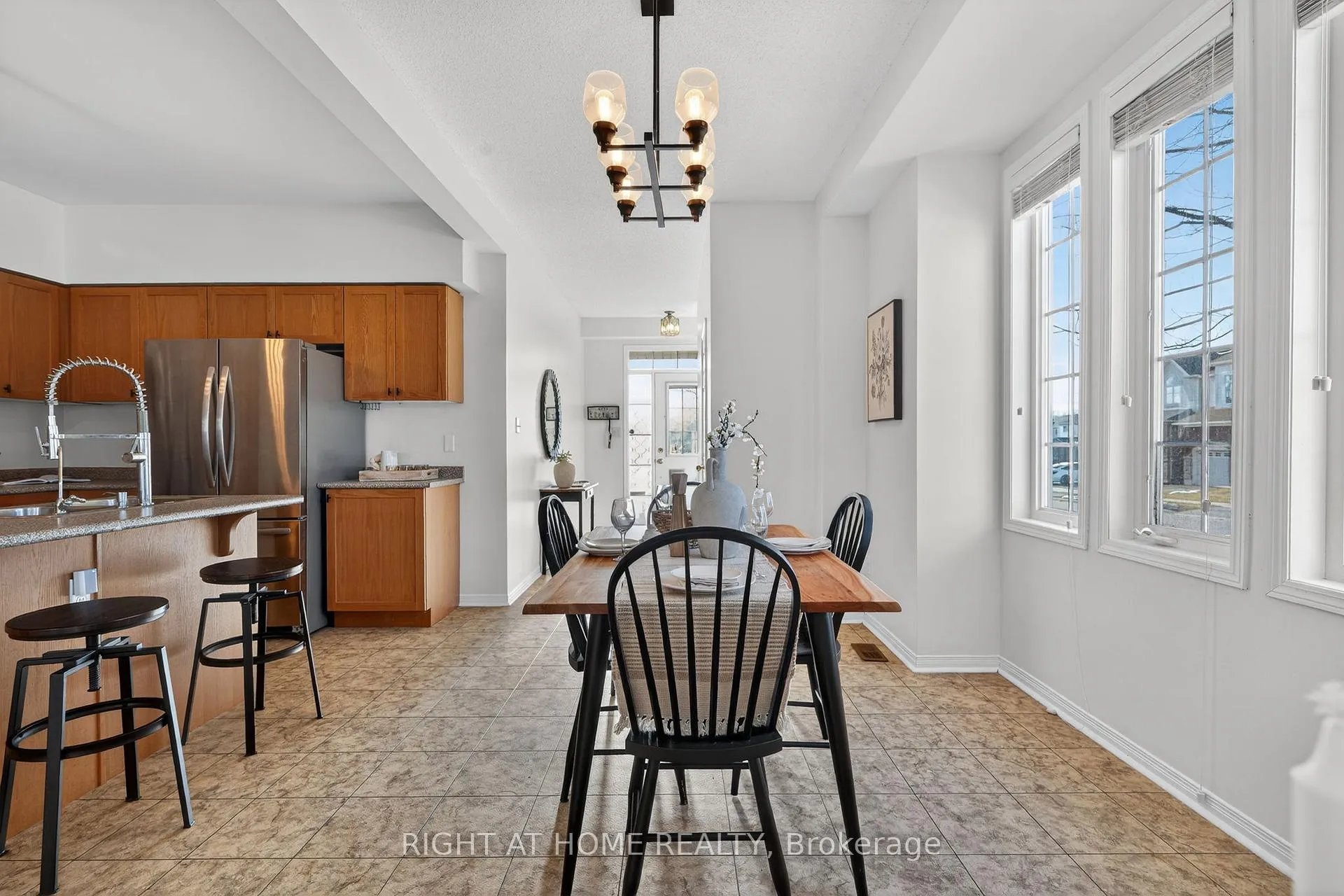 Photo 8 of Unit 12, 1070 Glenbourne Drive, Oshawa, Pinecrest — HOMEH