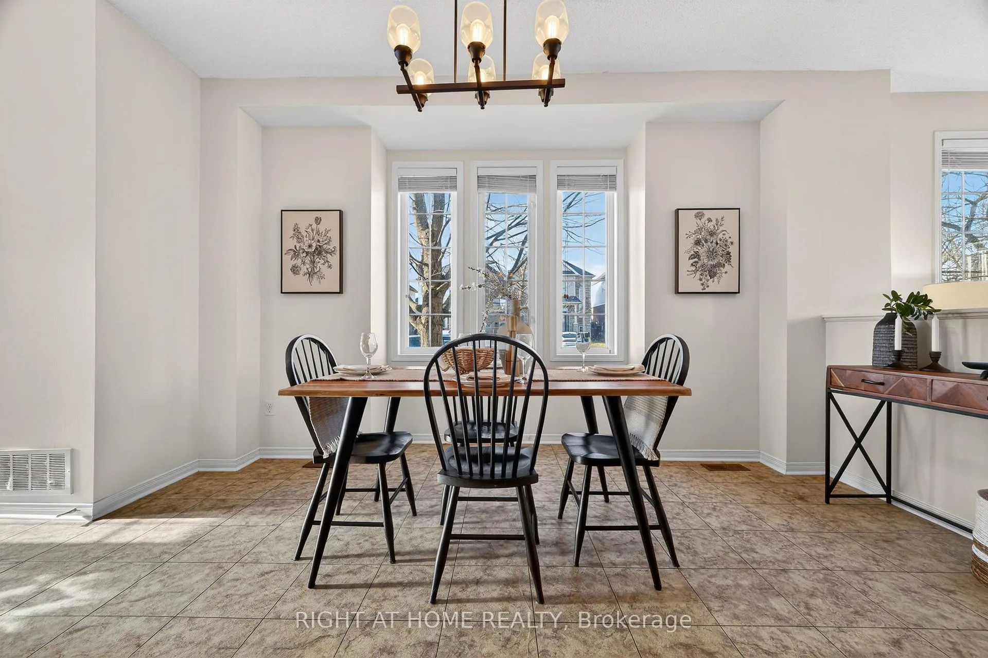 Photo 10 of Unit 12, 1070 Glenbourne Drive, Oshawa, Pinecrest — HOMEH