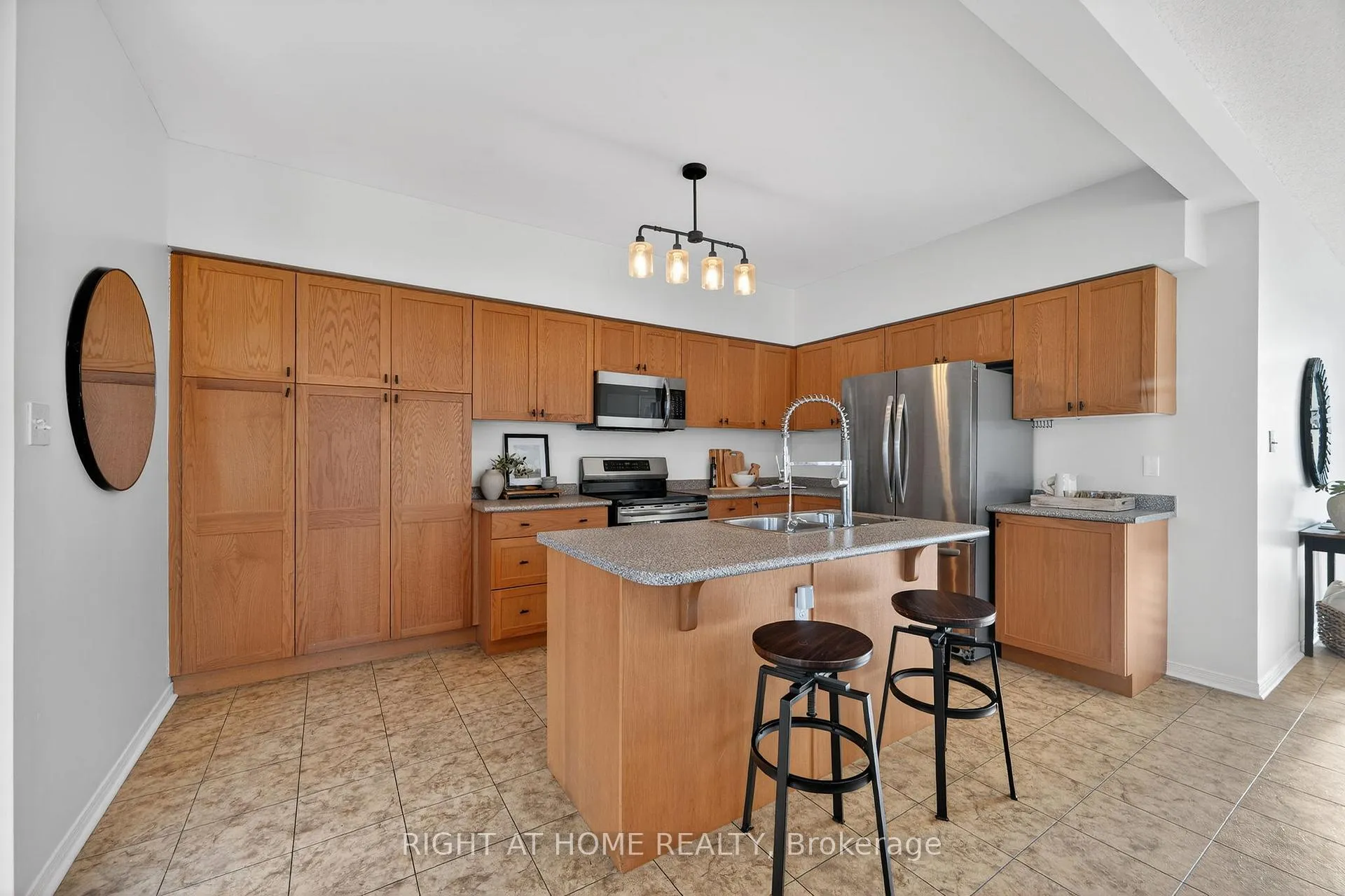 Photo 11 of Unit 12, 1070 Glenbourne Drive, Oshawa, Pinecrest — HOMEH