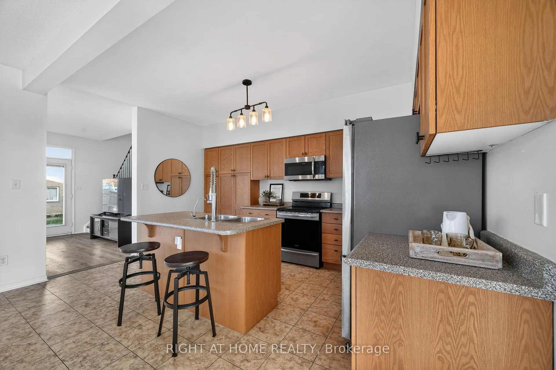 Photo 12 of Unit 12, 1070 Glenbourne Drive, Oshawa, Pinecrest — HOMEH