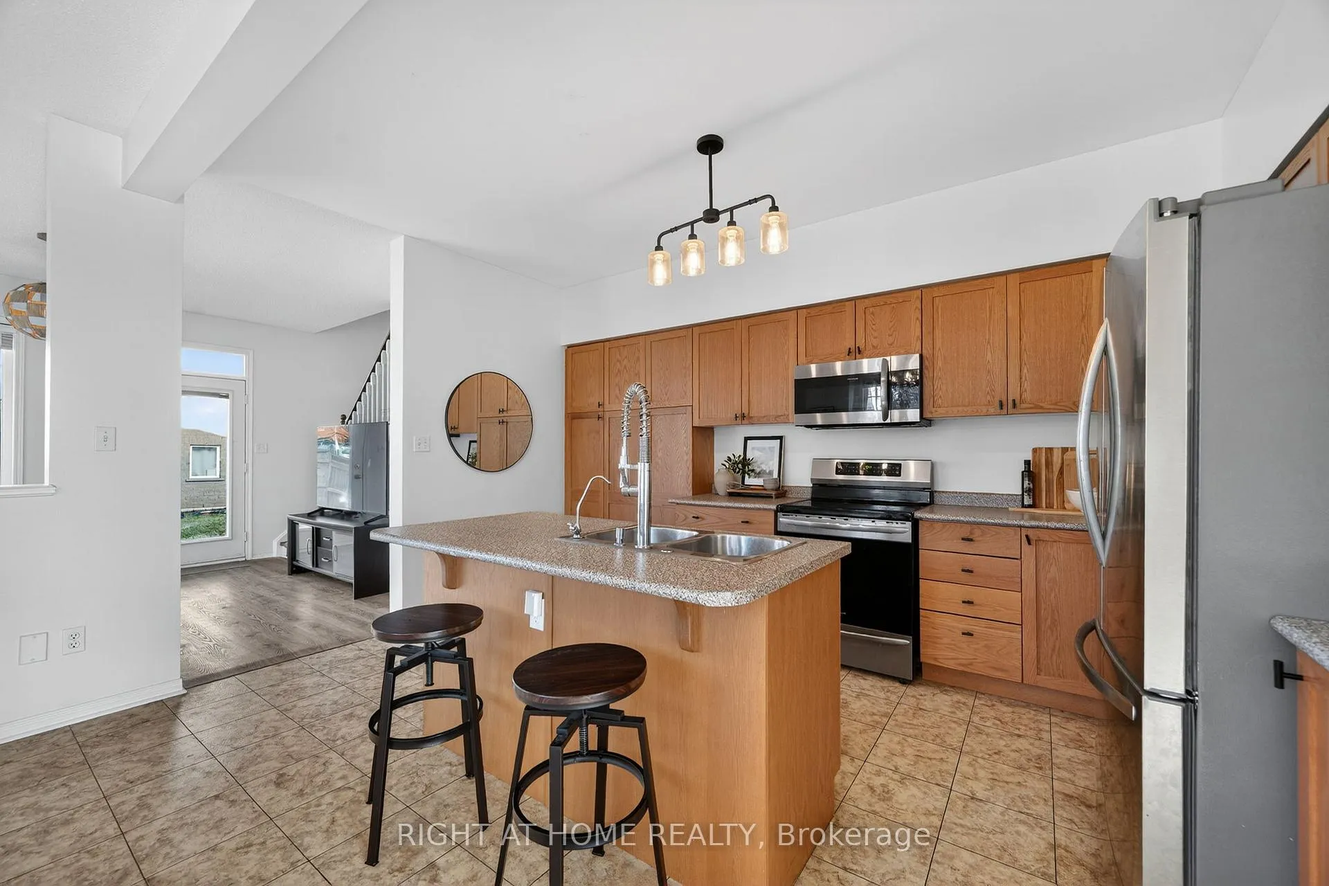 Photo 13 of Unit 12, 1070 Glenbourne Drive, Oshawa, Pinecrest — HOMEH
