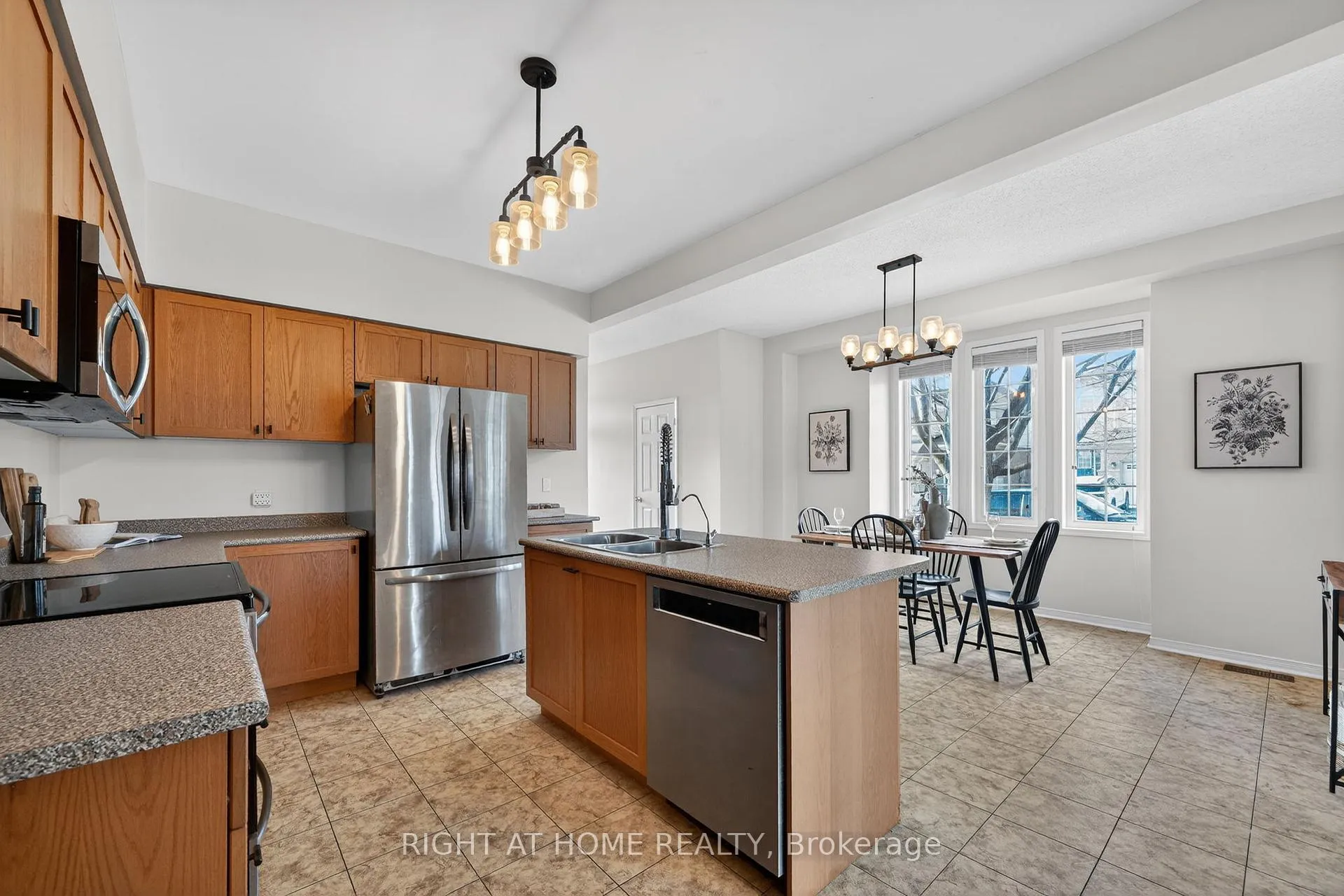 Photo 20 of Unit 12, 1070 Glenbourne Drive, Oshawa, Pinecrest — HOMEH