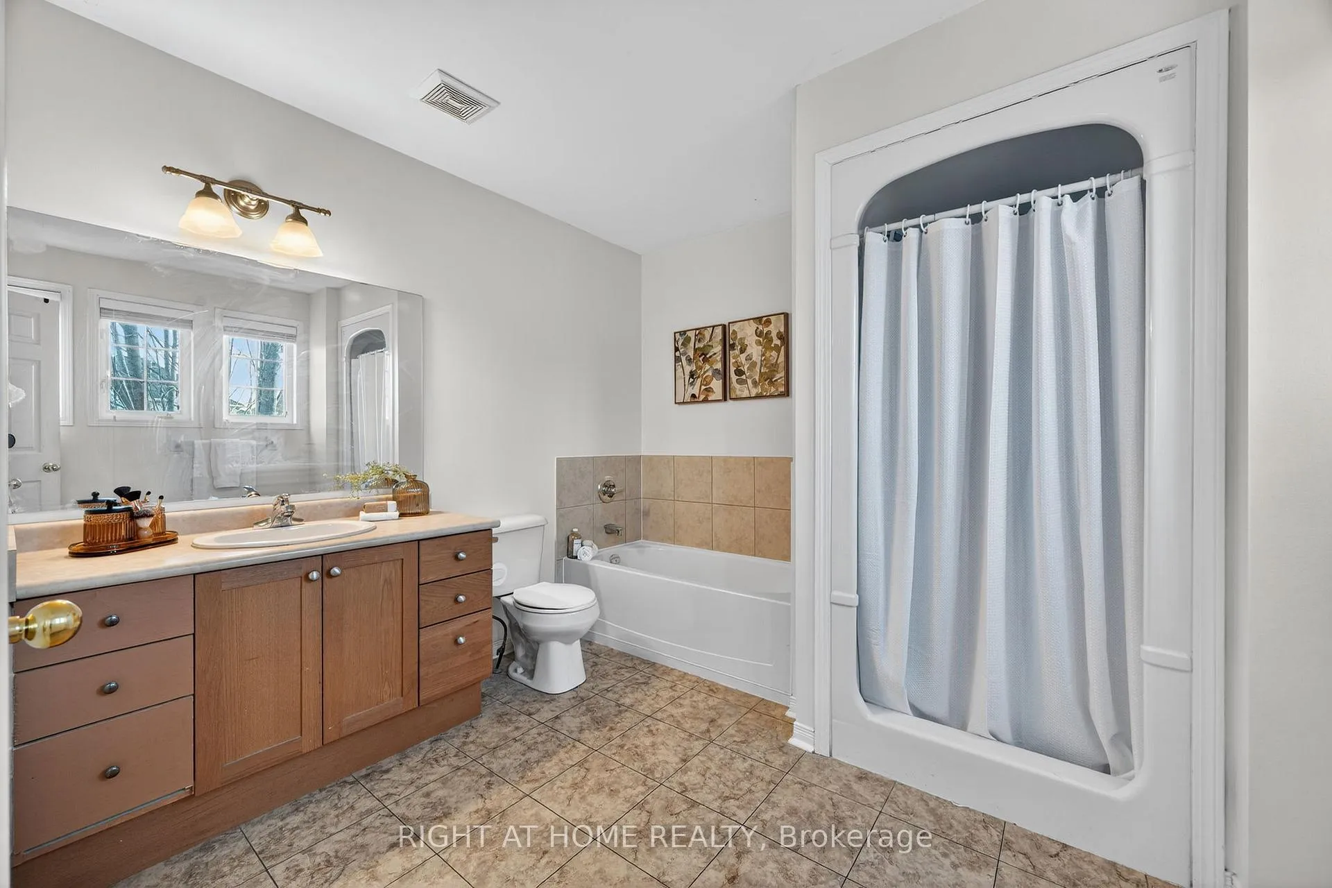 Photo 26 of Unit 12, 1070 Glenbourne Drive, Oshawa, Pinecrest — HOMEH