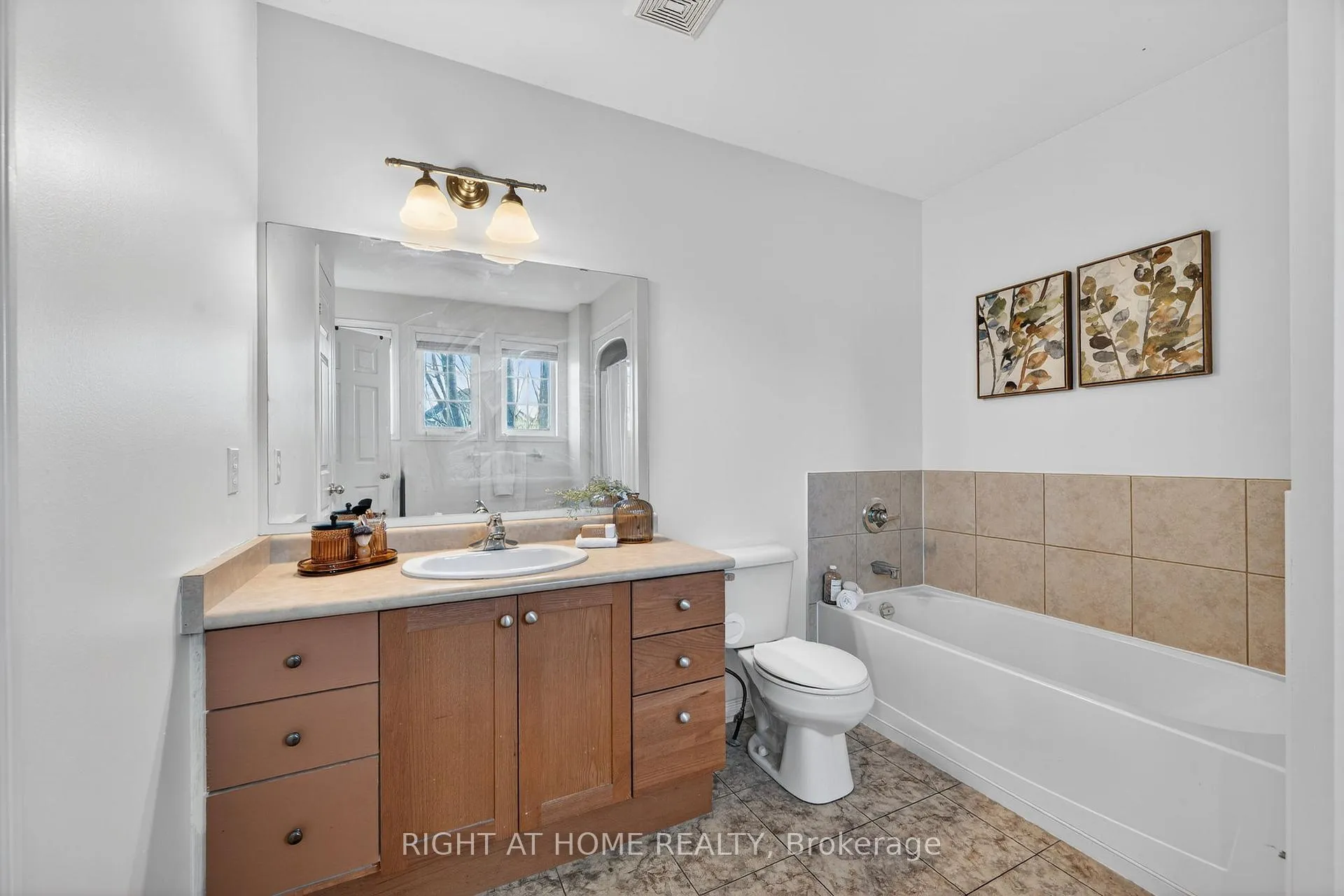 Photo 27 of Unit 12, 1070 Glenbourne Drive, Oshawa, Pinecrest — HOMEH