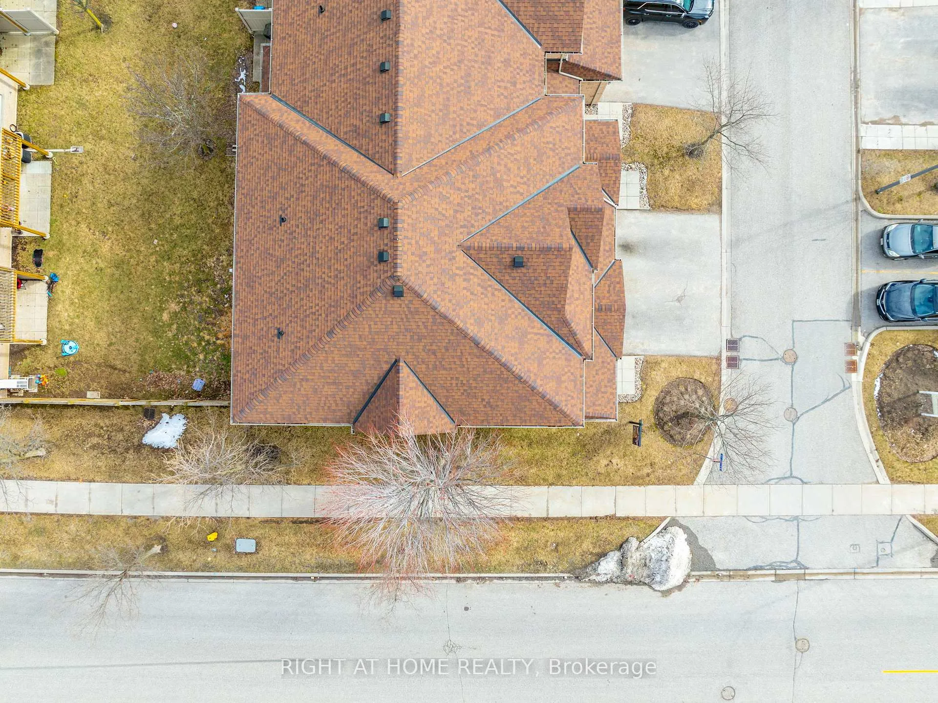 Photo 41 of Unit 12, 1070 Glenbourne Drive, Oshawa, Pinecrest — HOMEH
