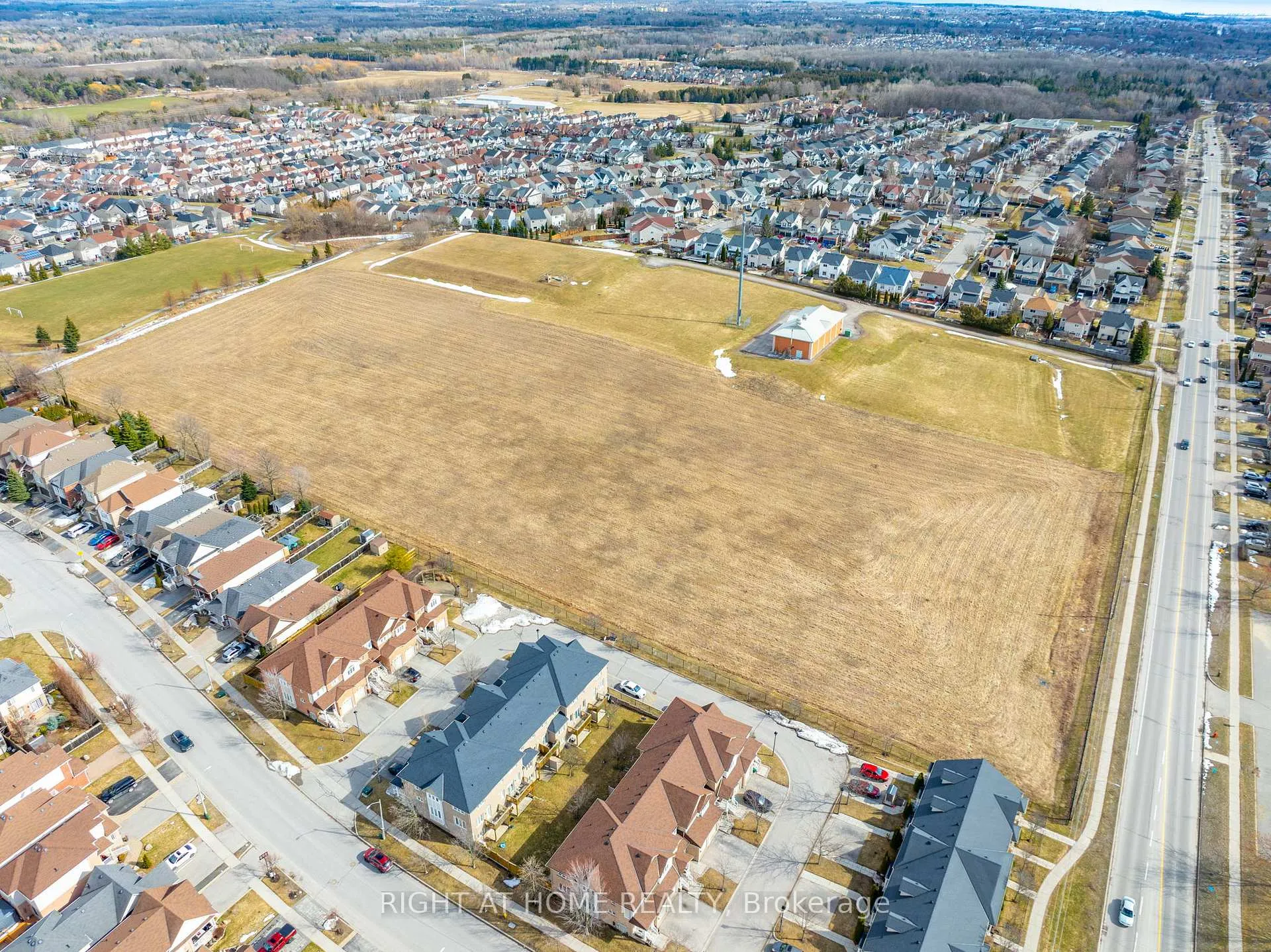 Photo 42 of Unit 12, 1070 Glenbourne Drive, Oshawa, Pinecrest — HOMEH