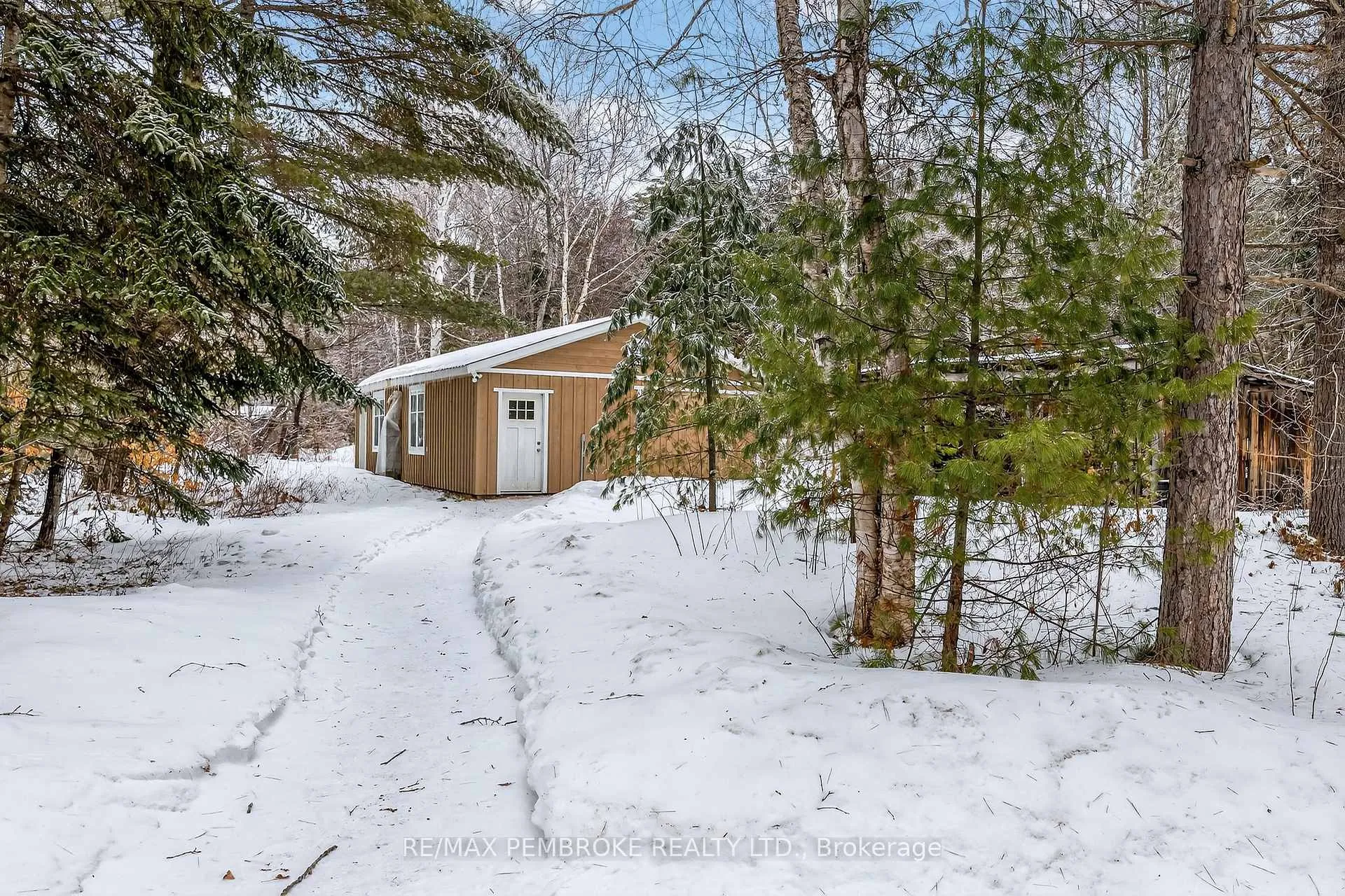 Photo 5 of 666 Doran Road, Petawawa — HOMEH