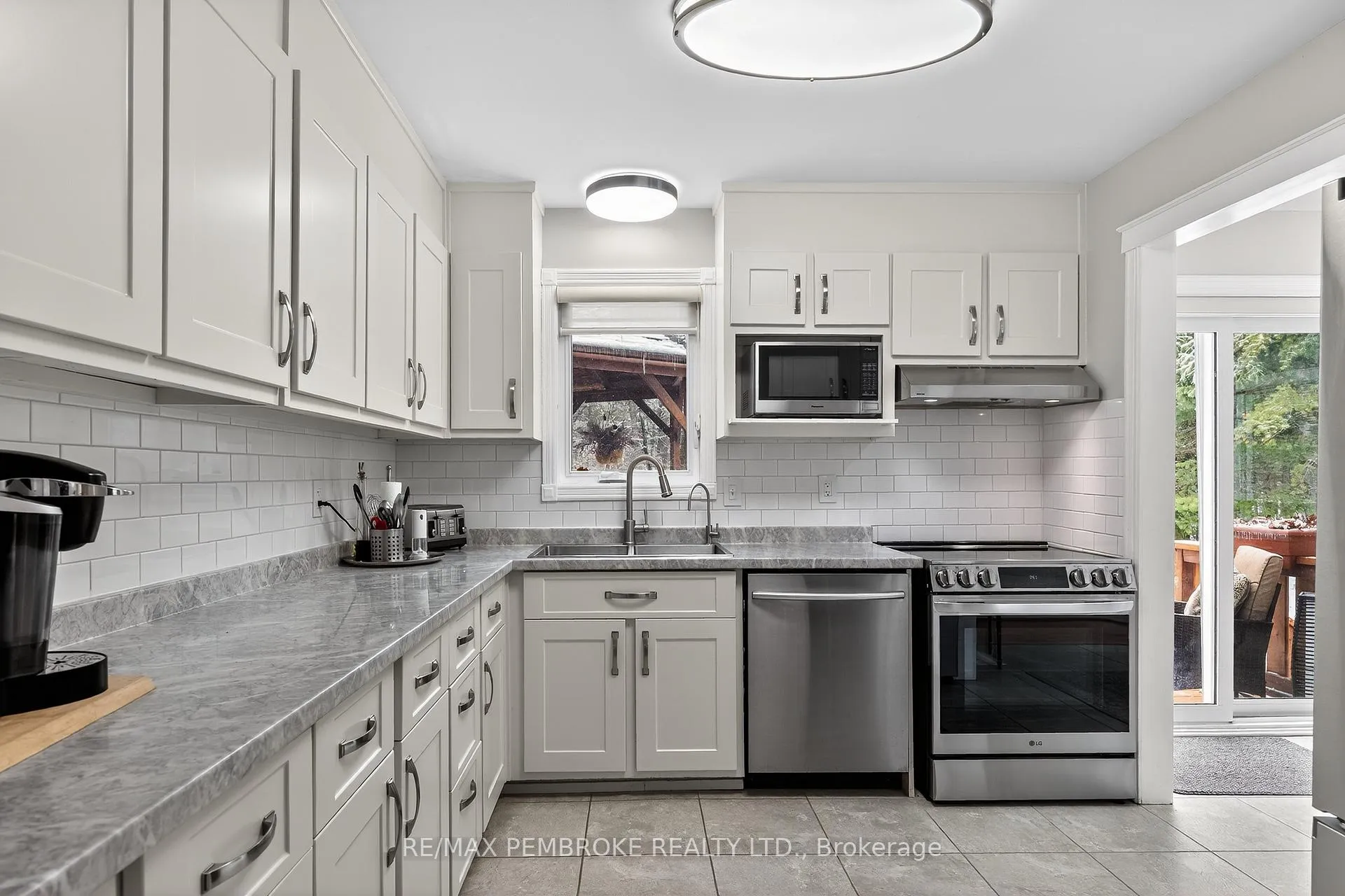 Photo 10 of 666 Doran Road, Petawawa — HOMEH