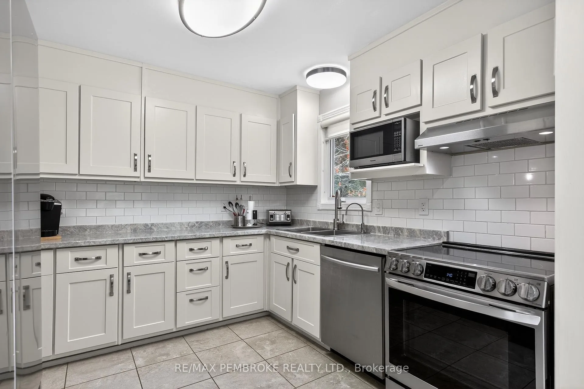 Photo 12 of 666 Doran Road, Petawawa — HOMEH