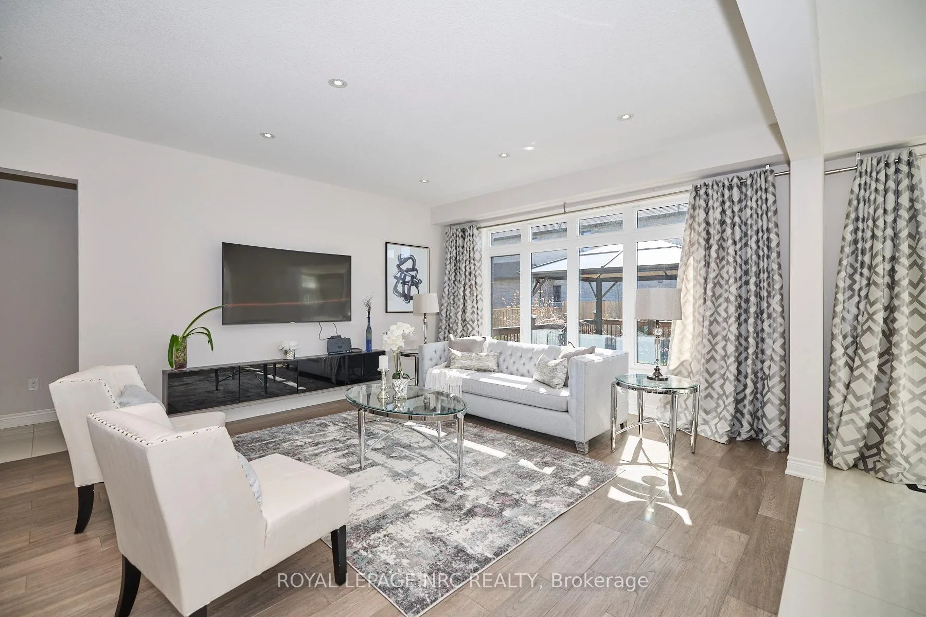 Photo 10 of 9324 Madison Crescent, Niagara Falls, Forestview — HOMEH
