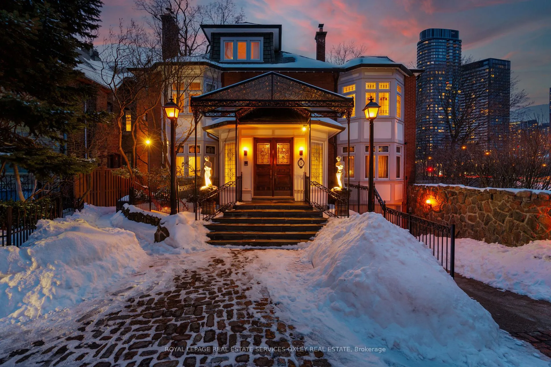 Photo 1 of 5 Castle Frank Crescent, Toronto, Rosedale-Moore Park — HOMEH