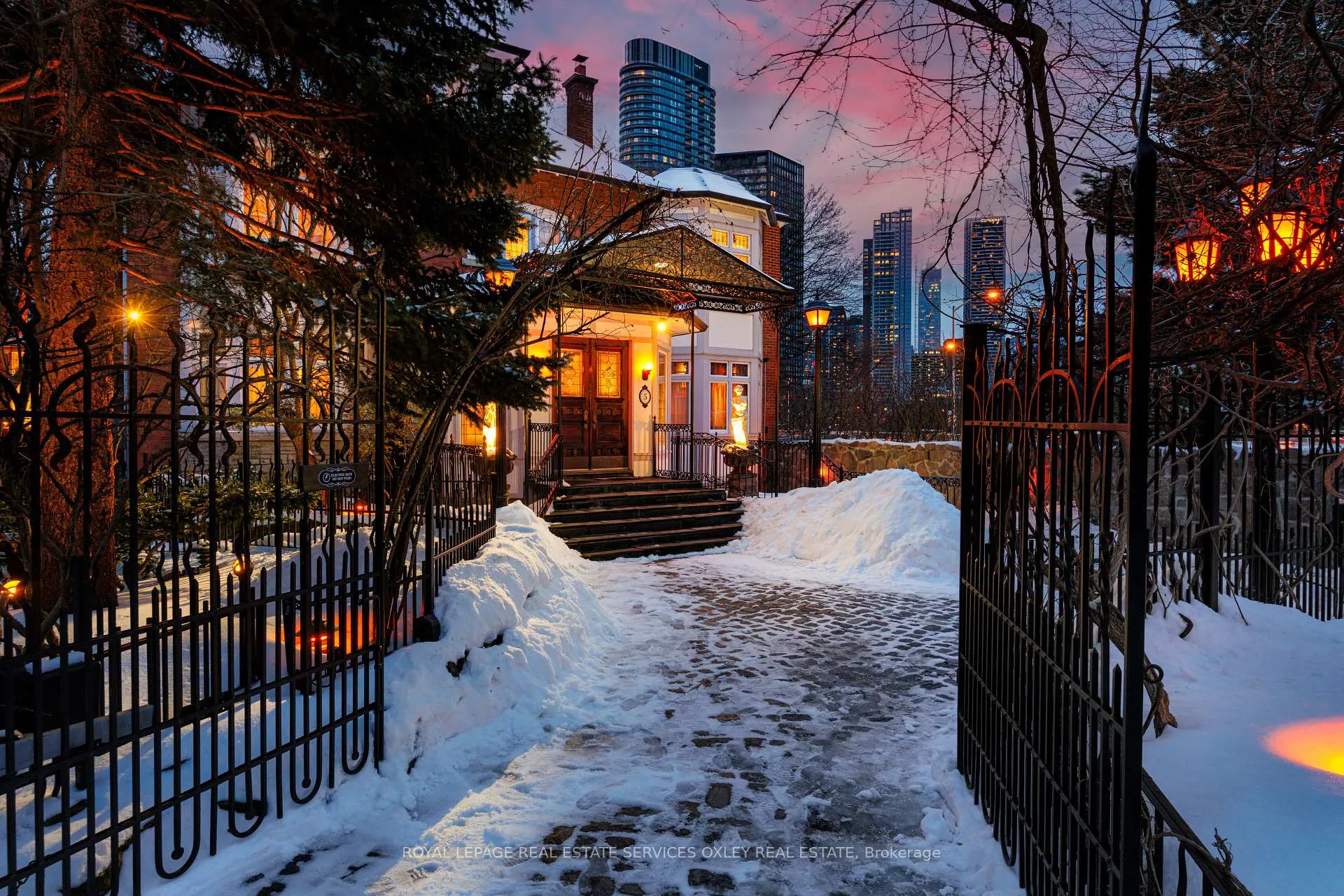 Photo 37 of 5 Castle Frank Crescent, Toronto, Rosedale-Moore Park — HOMEH