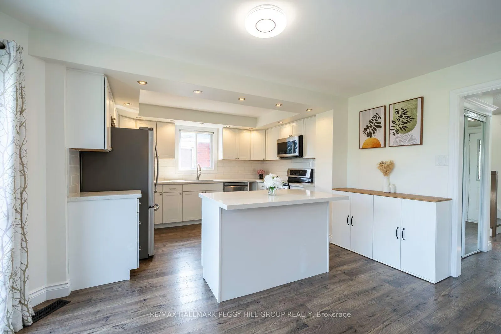 Photo 3 of 12 Cuthbert Street, Barrie, Ardagh — HOMEH