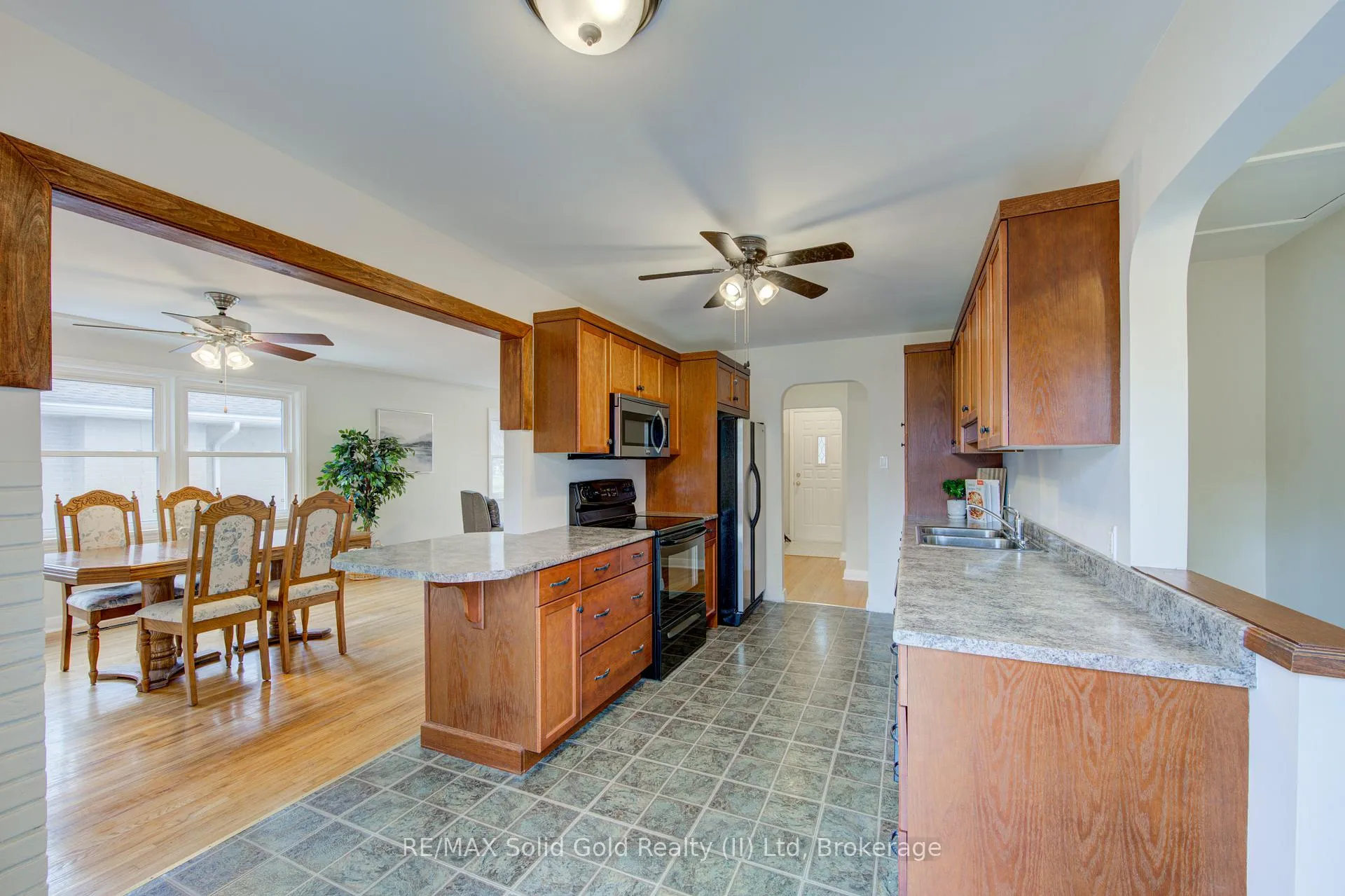 Photo 10 of 133 Glastonbury Crescent, Stratford — HOMEH