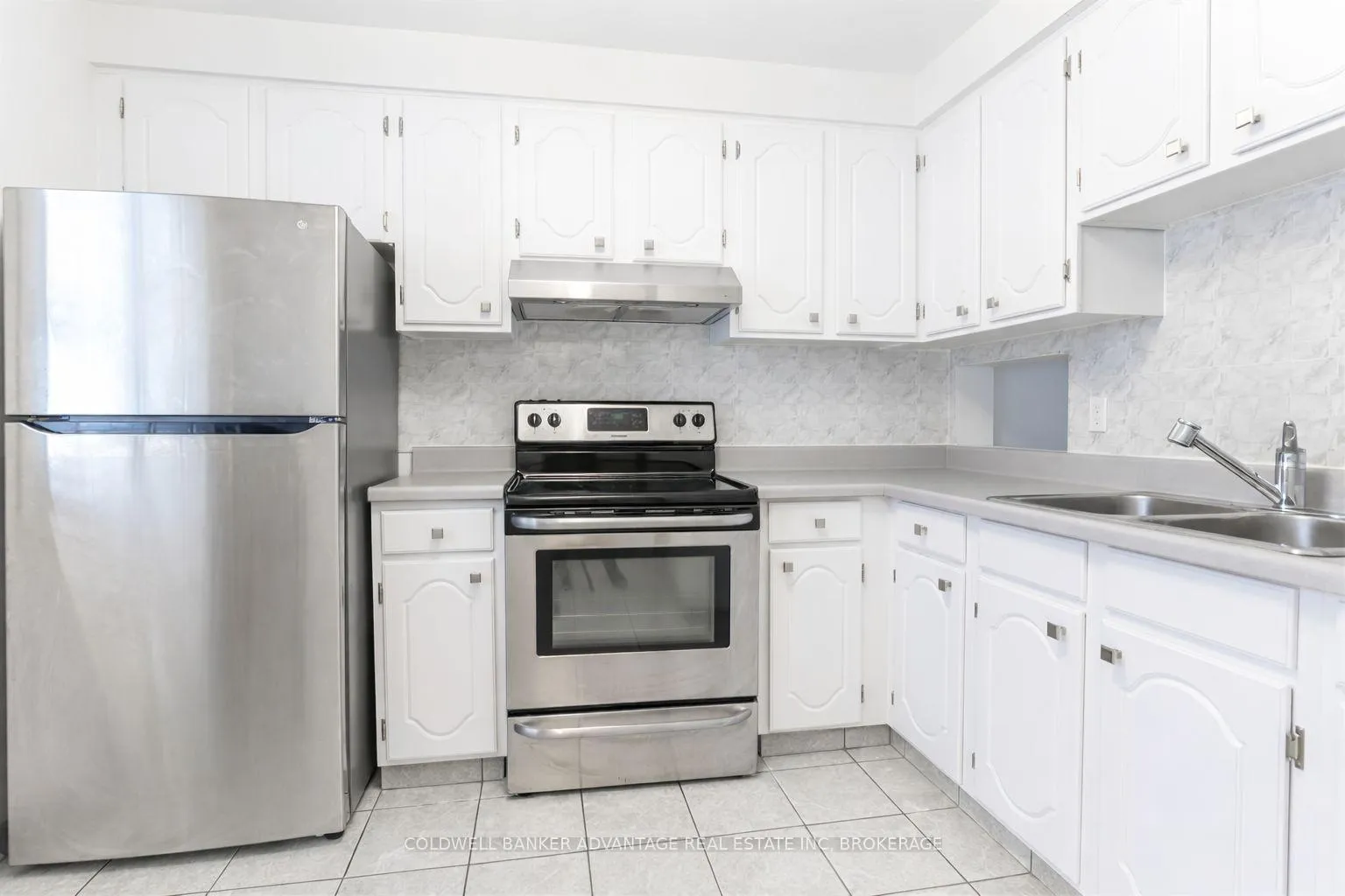 Photo 4 of 5815 Swayze Drive, Niagara Falls, Church's Lane — HOMEH