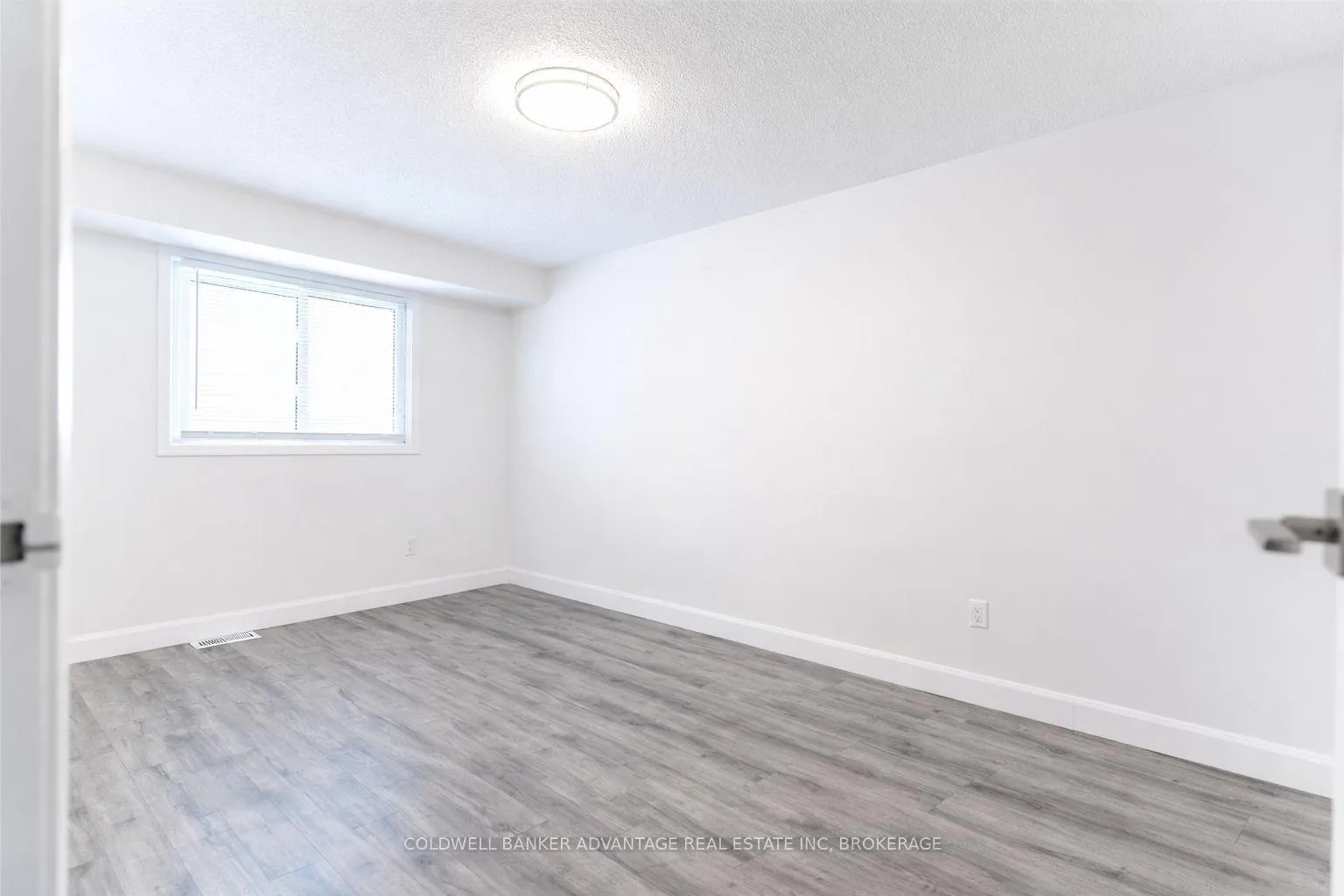 Photo 10 of 5815 Swayze Drive, Niagara Falls, Church's Lane — HOMEH