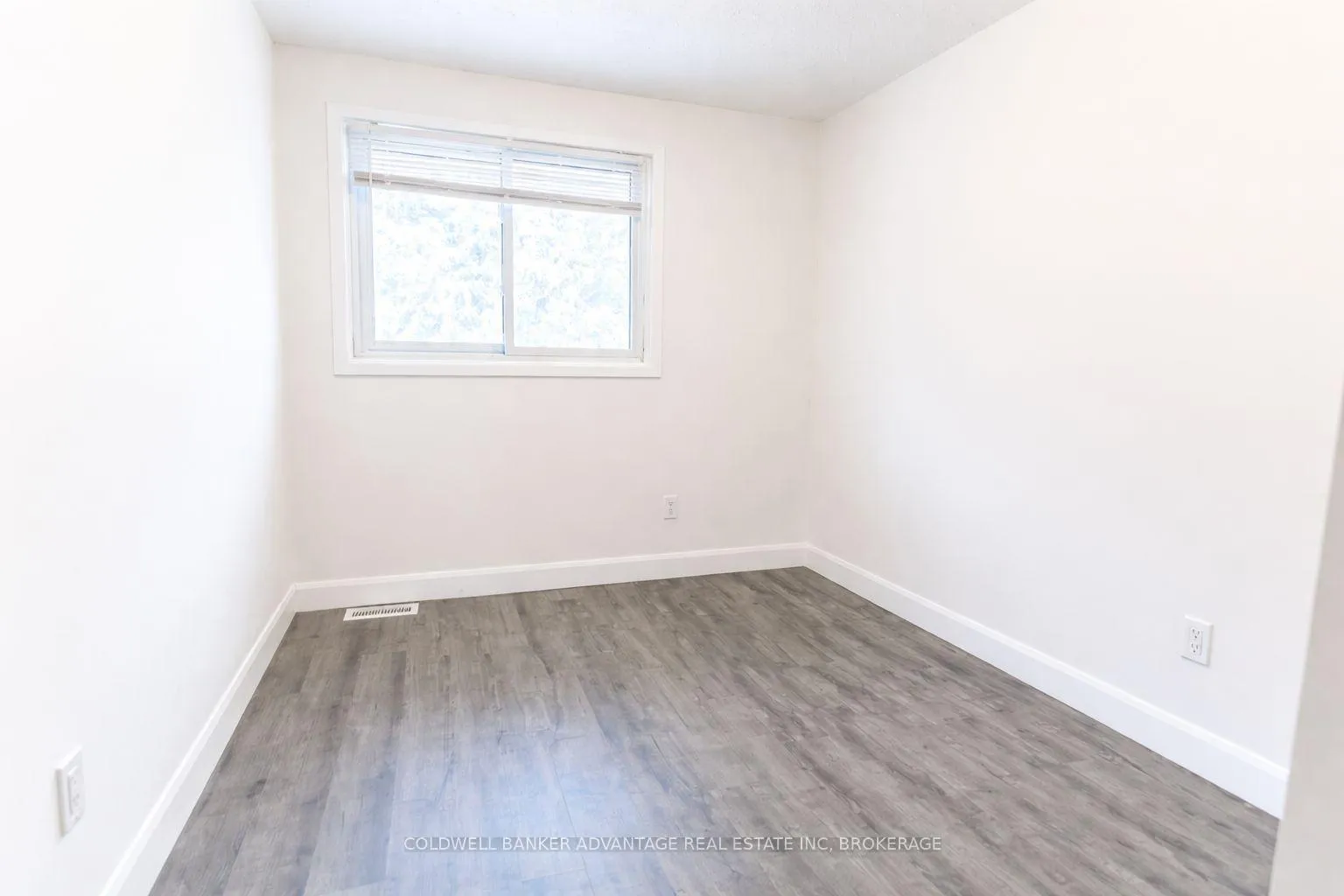 Photo 14 of 5815 Swayze Drive, Niagara Falls, Church's Lane — HOMEH