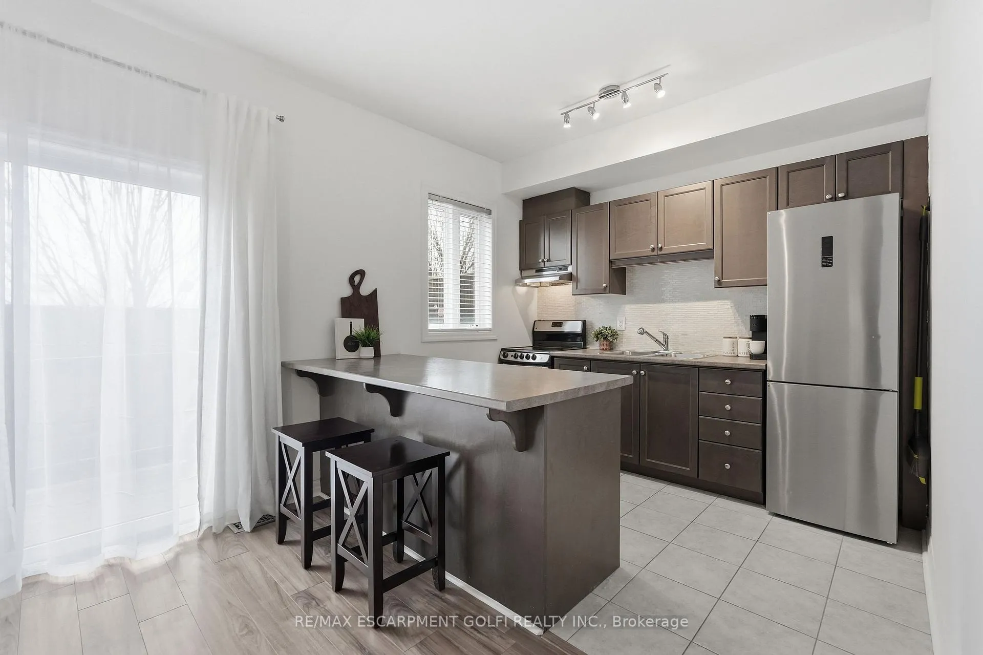 Photo 7 of Unit 12, 70 Plains Road W, Burlington, Bayview — HOMEH
