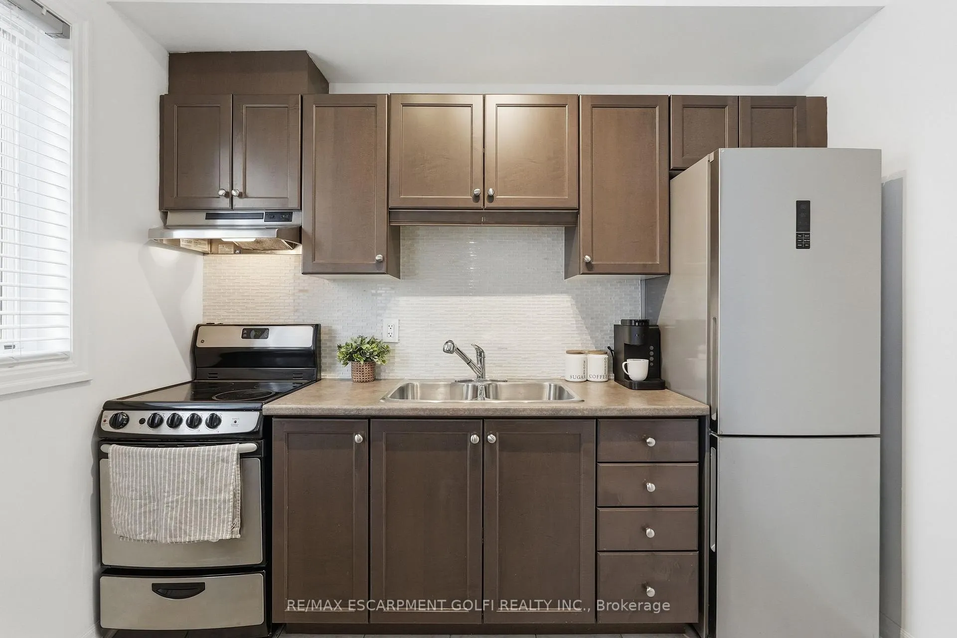 Photo 8 of Unit 12, 70 Plains Road W, Burlington, Bayview — HOMEH